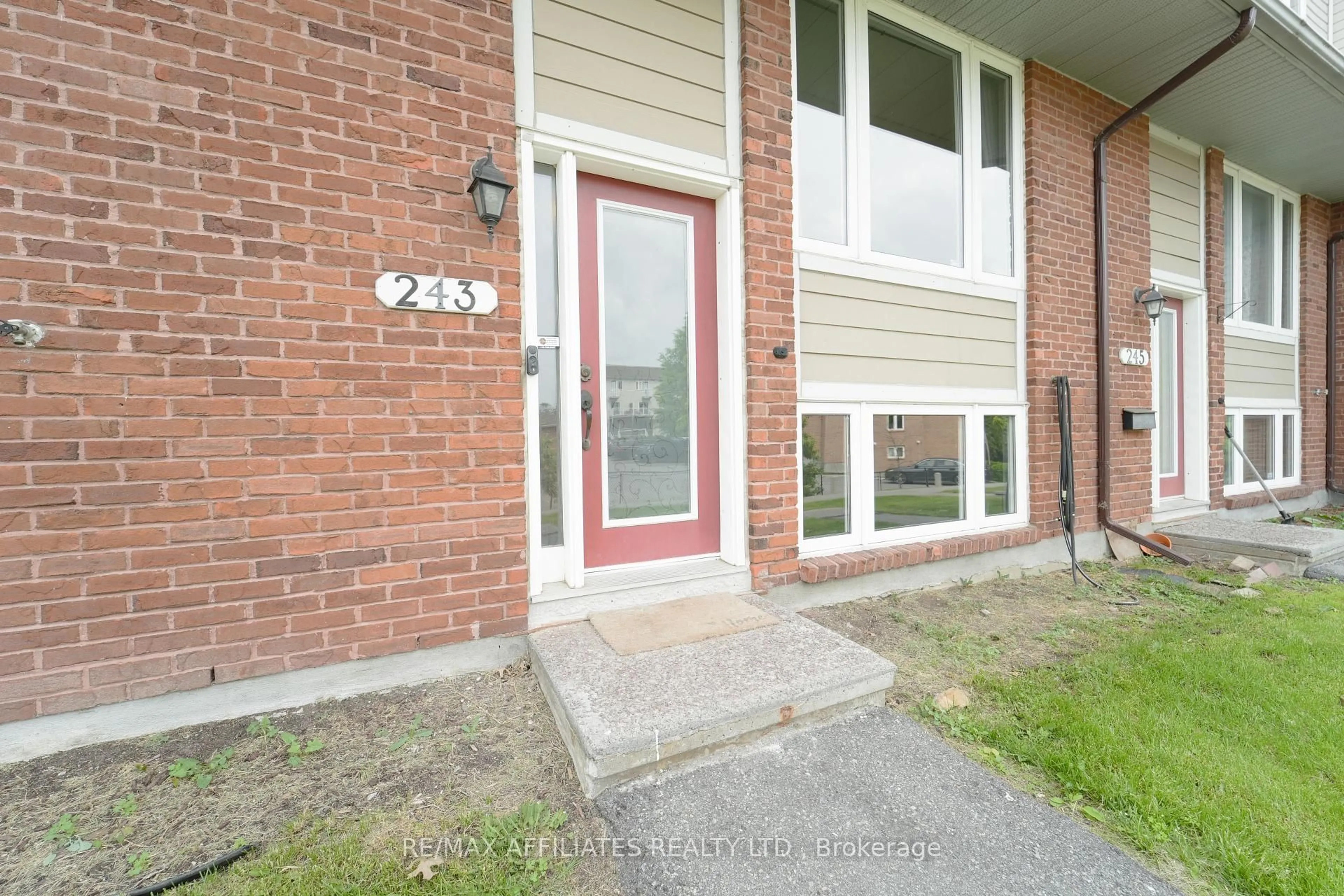 Unknown for 243 Monterey Dr, Ottawa Ontario K2H 7B1