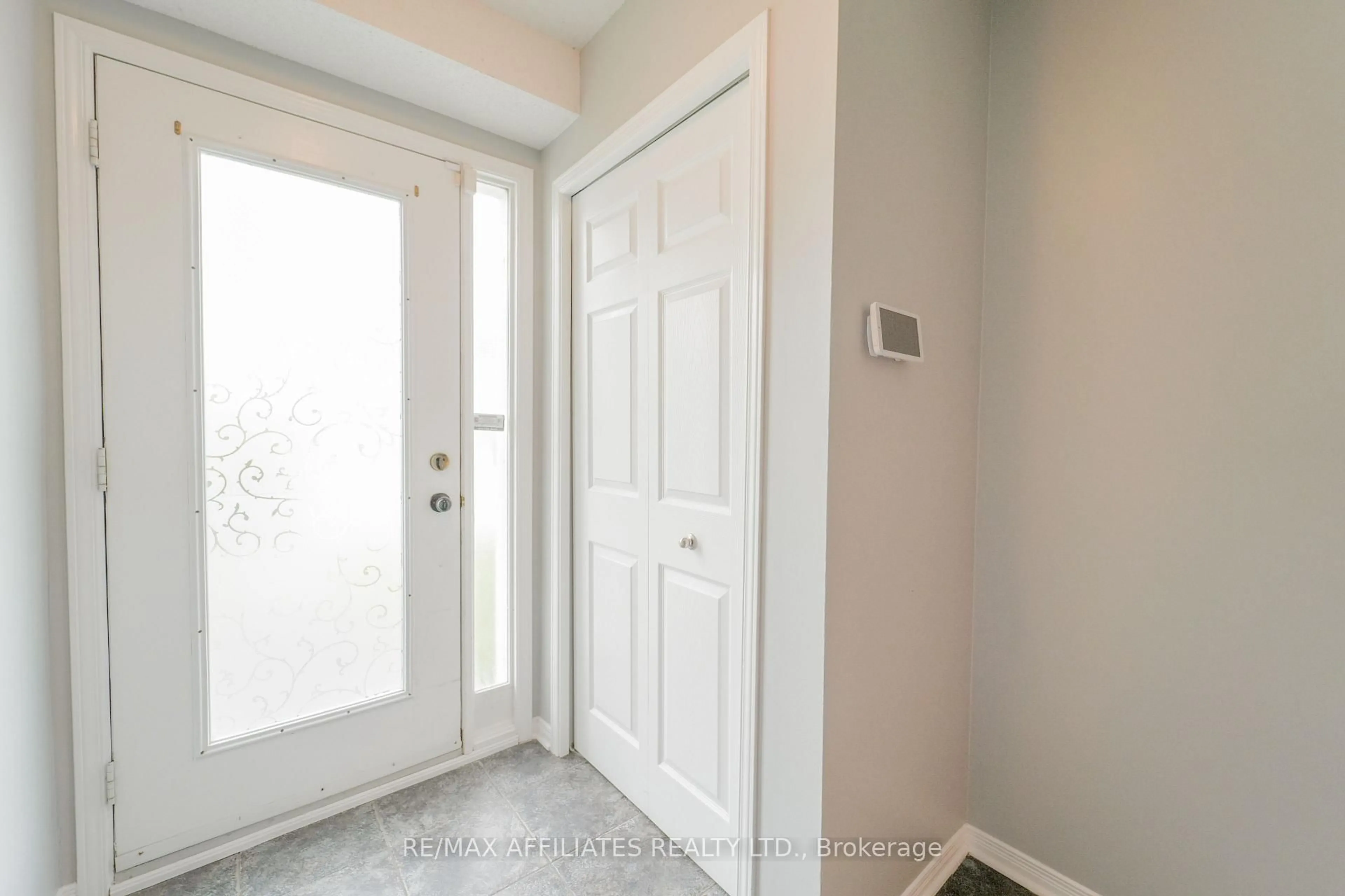Indoor entryway for 243 Monterey Dr, Ottawa Ontario K2H 7B1