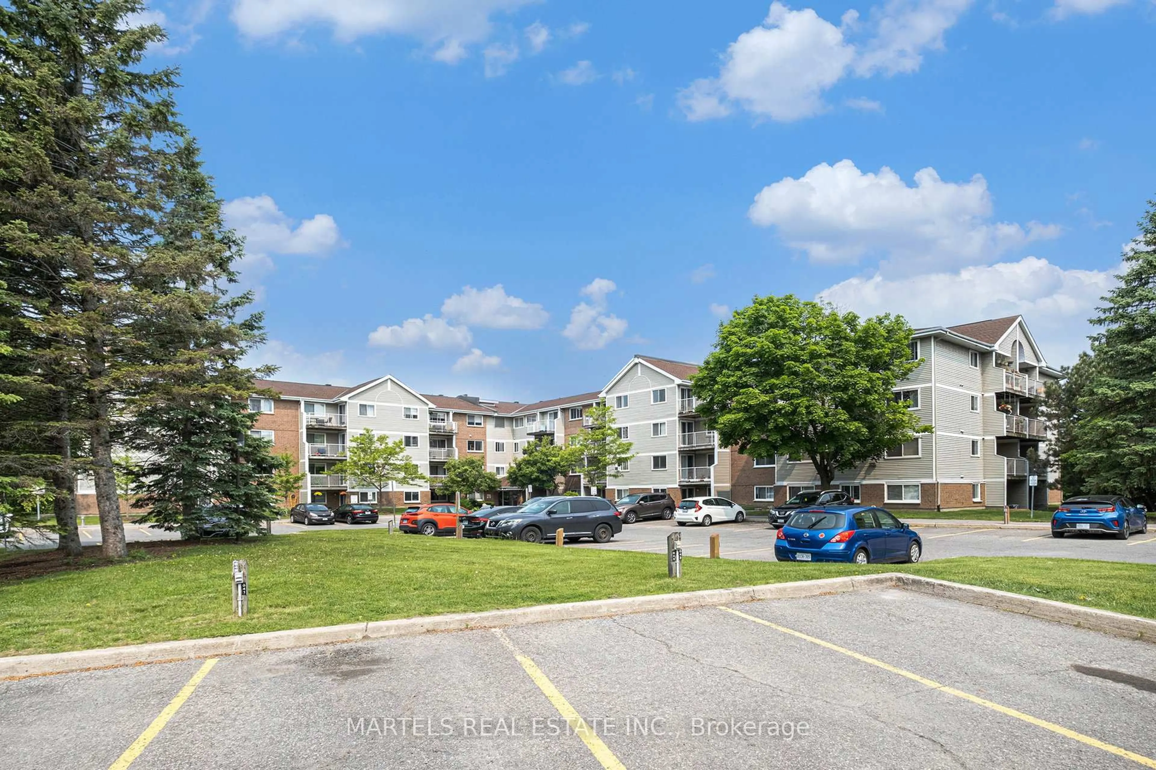 A pic from outside/outdoor area/front of a property/back of a property/a pic from drone, mountain view for 270 Brittany Dr #216, Ottawa Ontario K1K 4M3