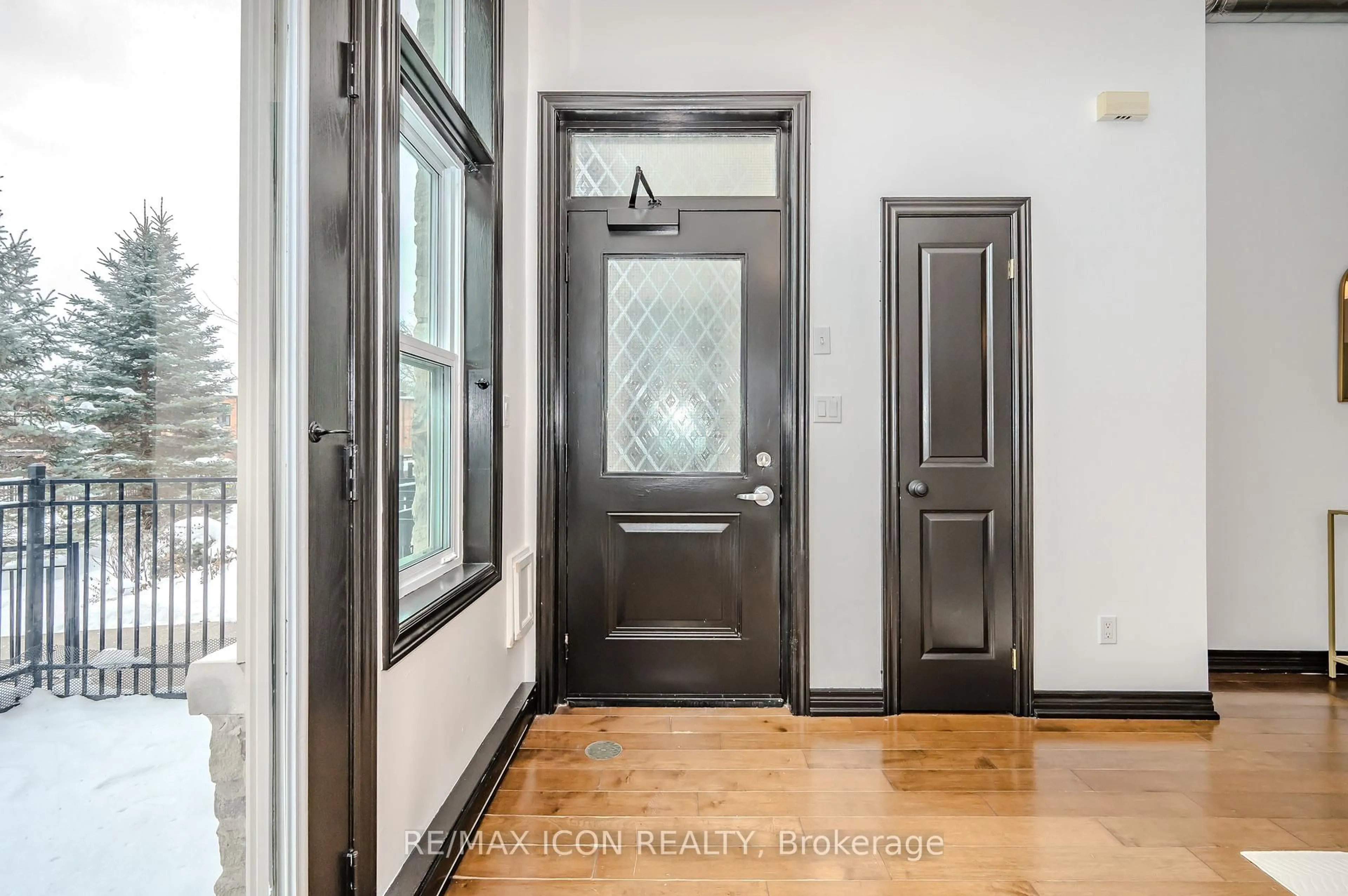 Indoor entryway for 76B Cardigan St, Guelph Ontario N1H 0A4