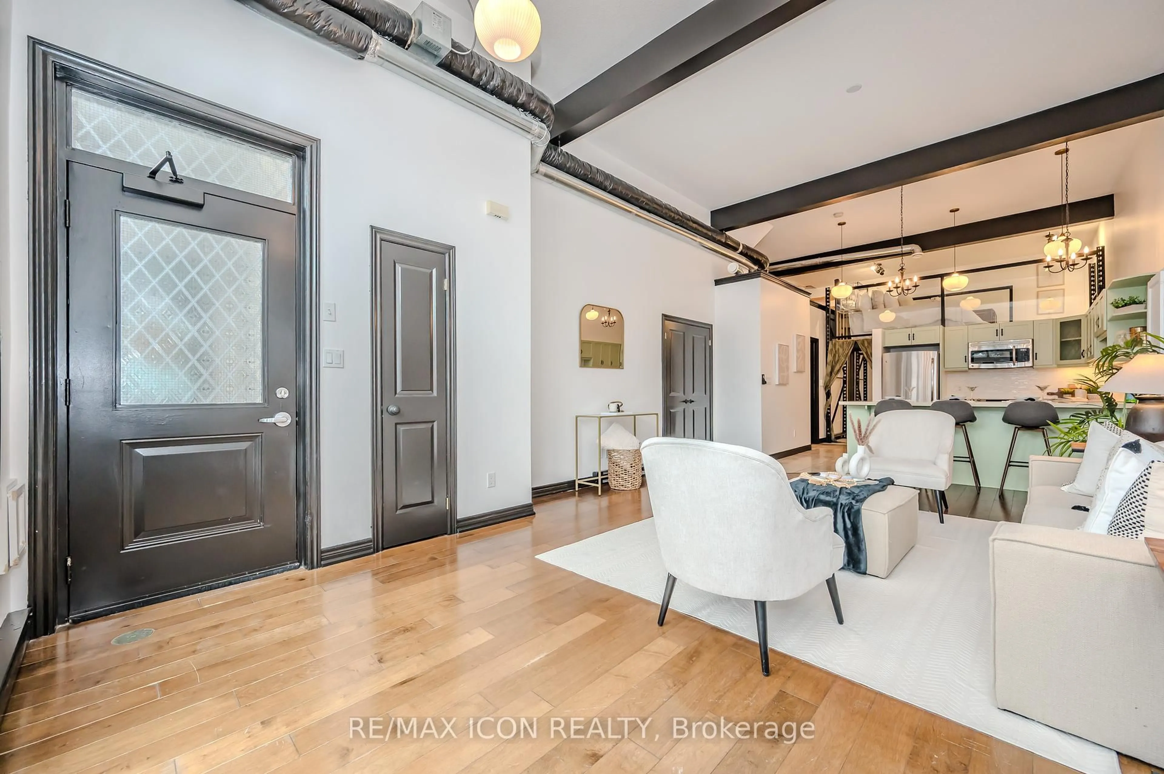 Indoor entryway for 76B Cardigan St, Guelph Ontario N1H 0A4