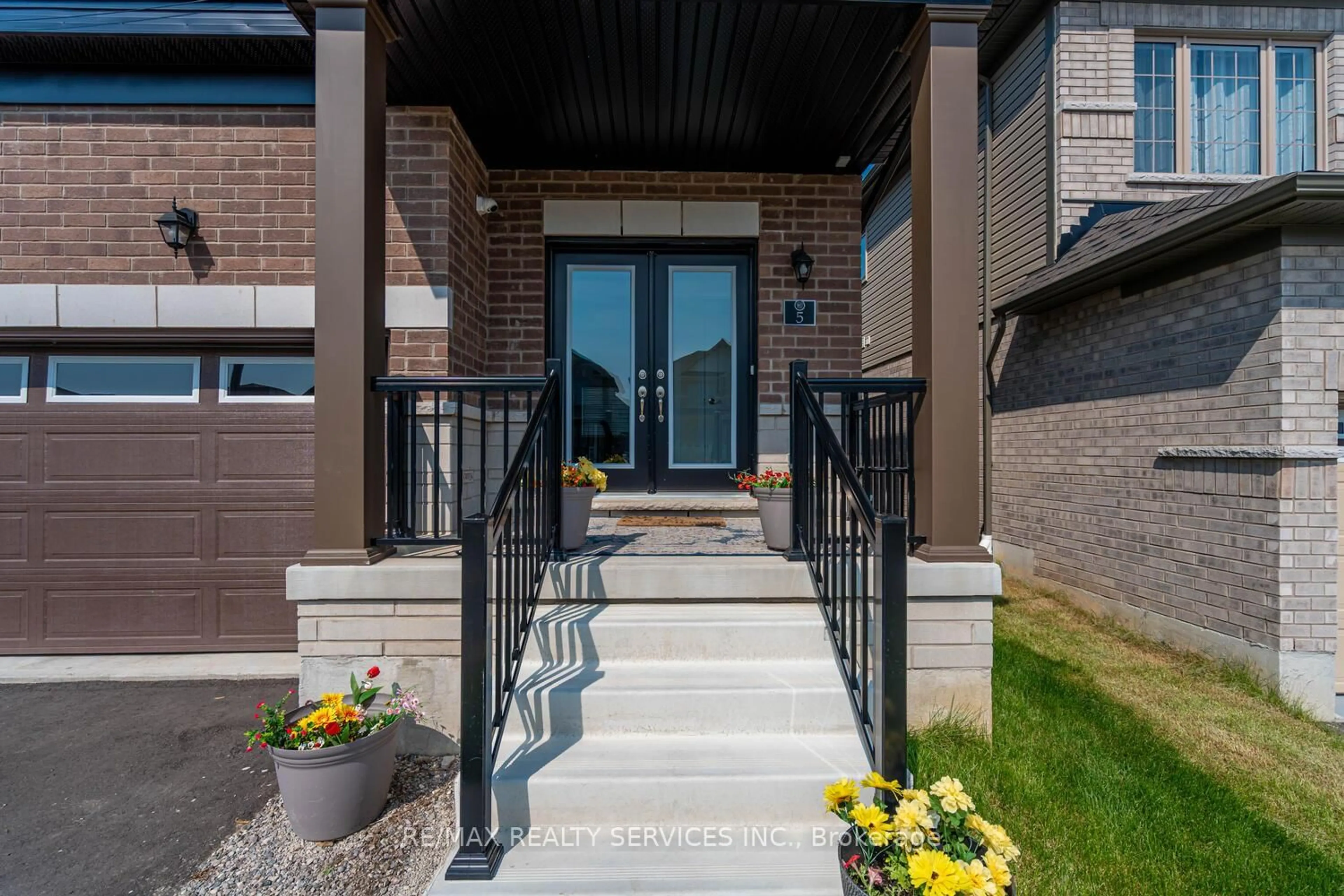 Indoor entryway for 5 Heming St, Brant Ontario N3L 0M5