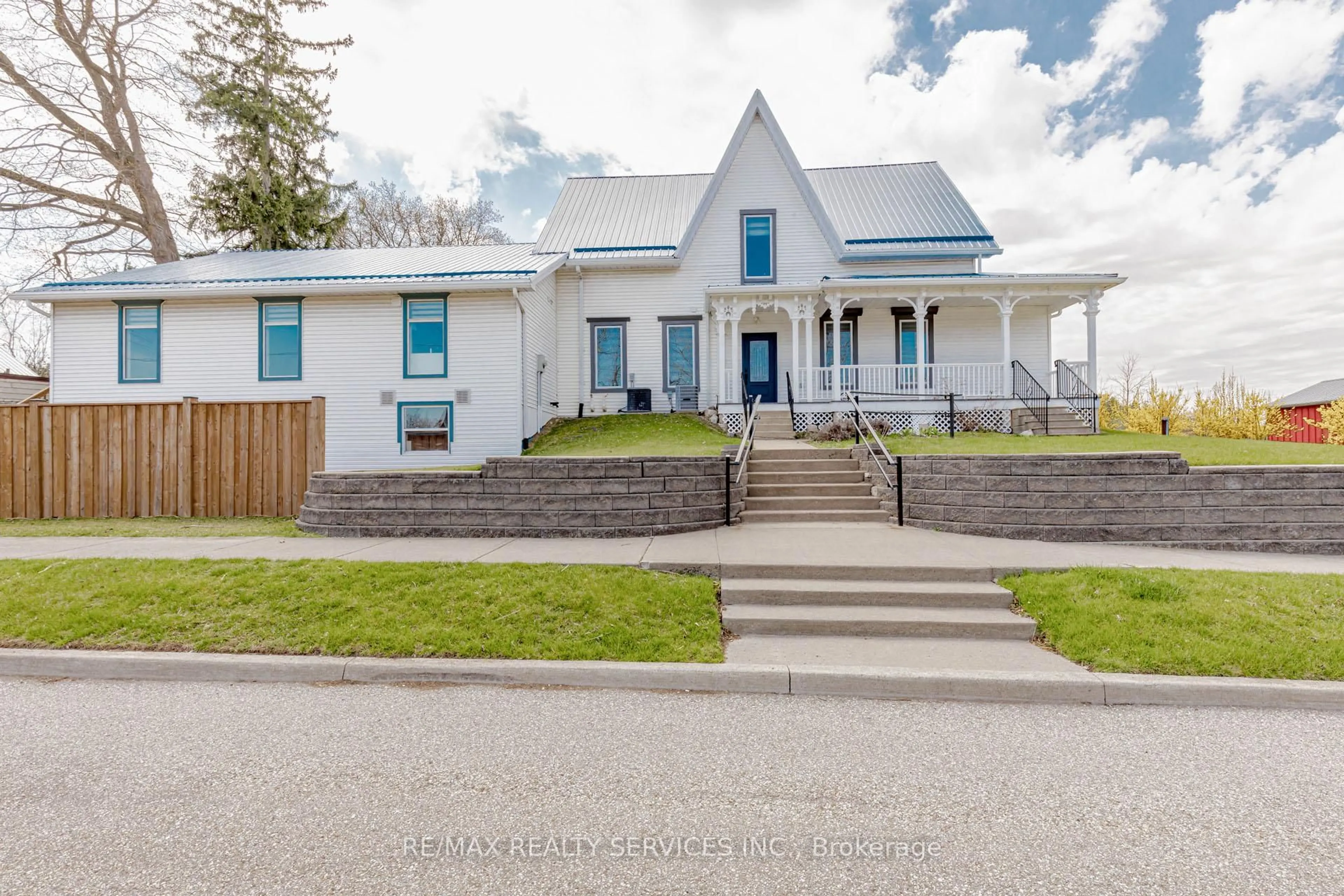 Home with vinyl exterior material, street for 51 Simcoe St, Brant Ontario N0E 1R0