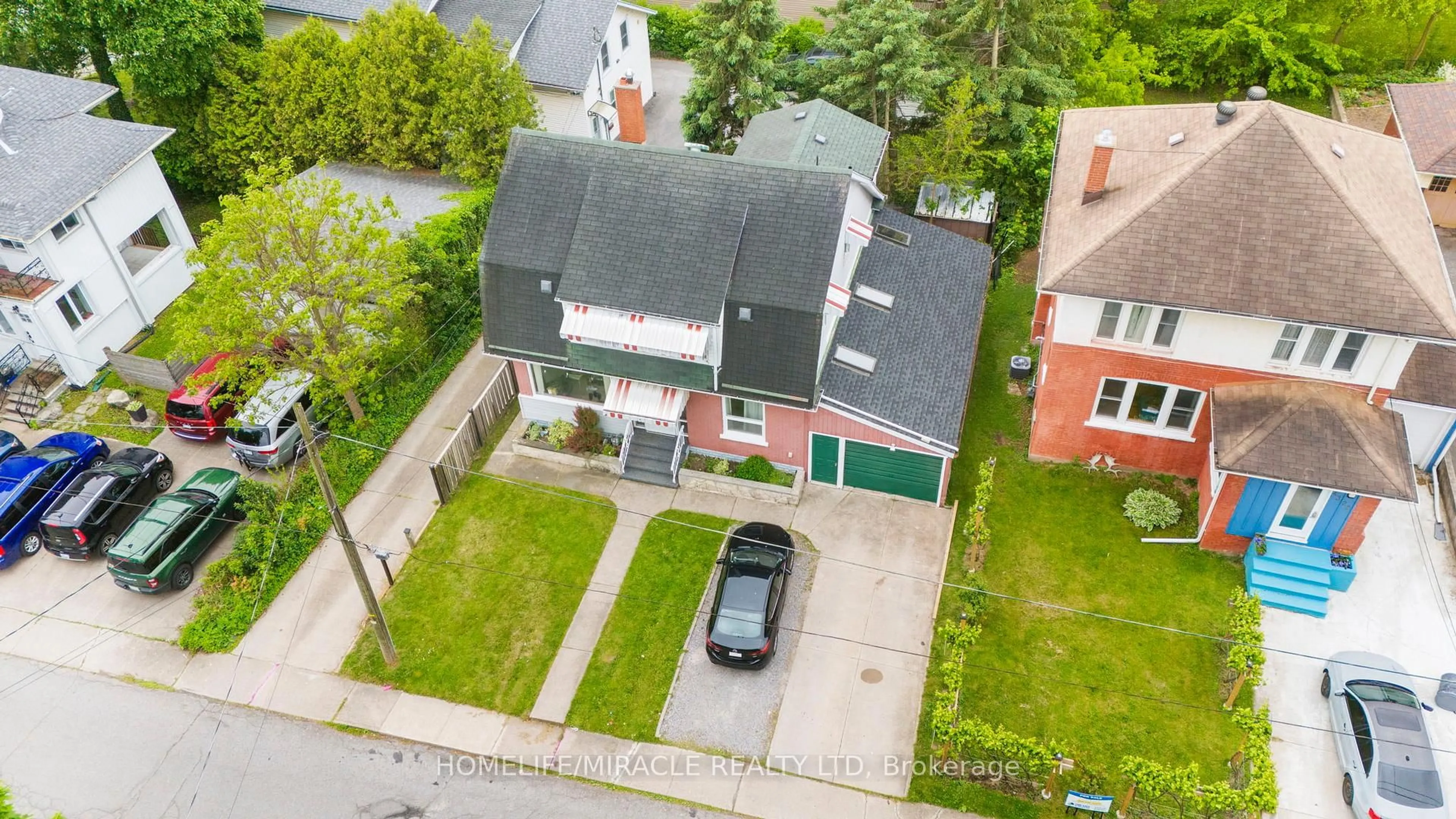 A pic from outside/outdoor area/front of a property/back of a property/a pic from drone, street for 4310 BAMPFIELD St, Niagara Falls Ontario L2E 1G8