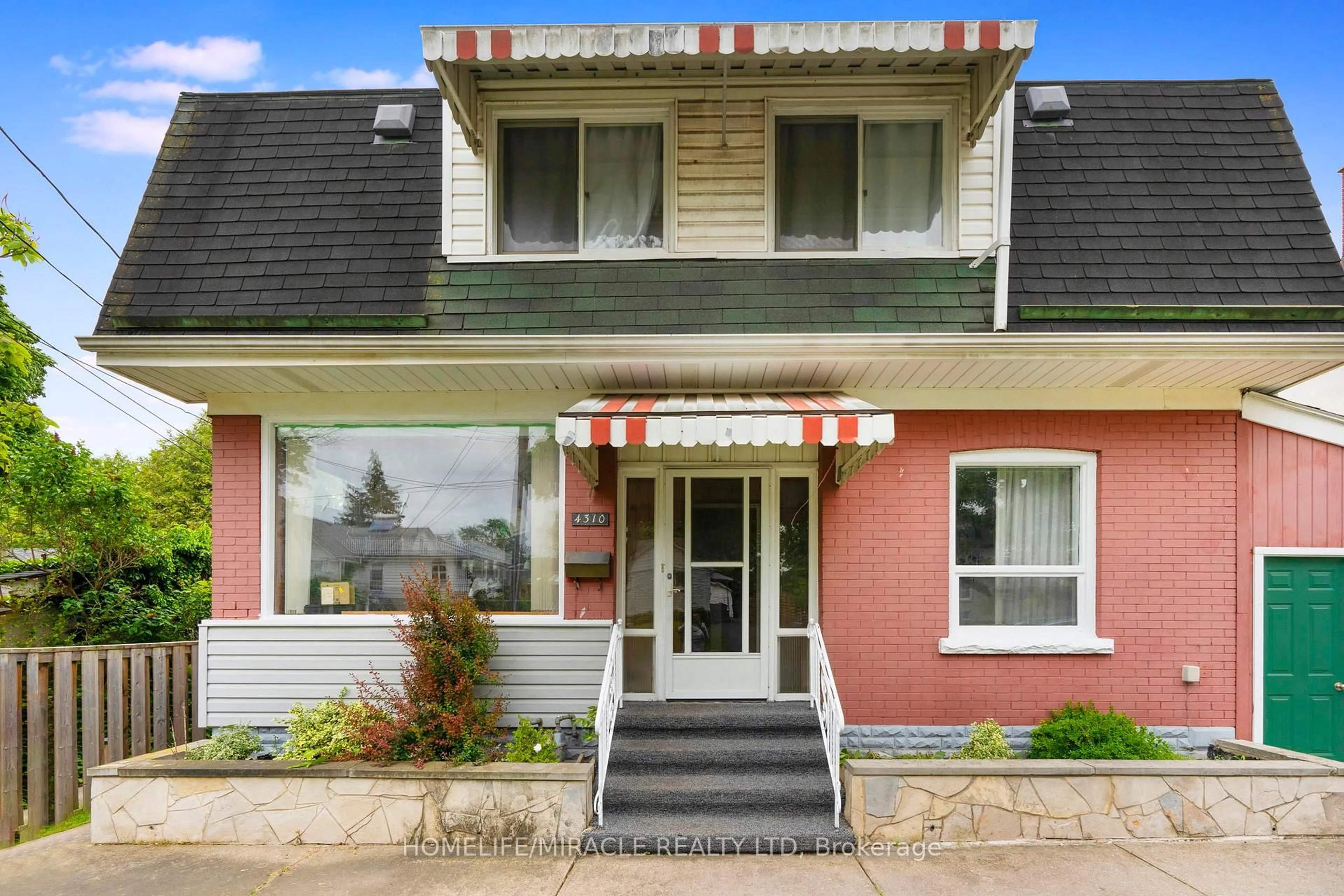 Home with vinyl exterior material, street for 4310 BAMPFIELD St, Niagara Falls Ontario L2E 1G8