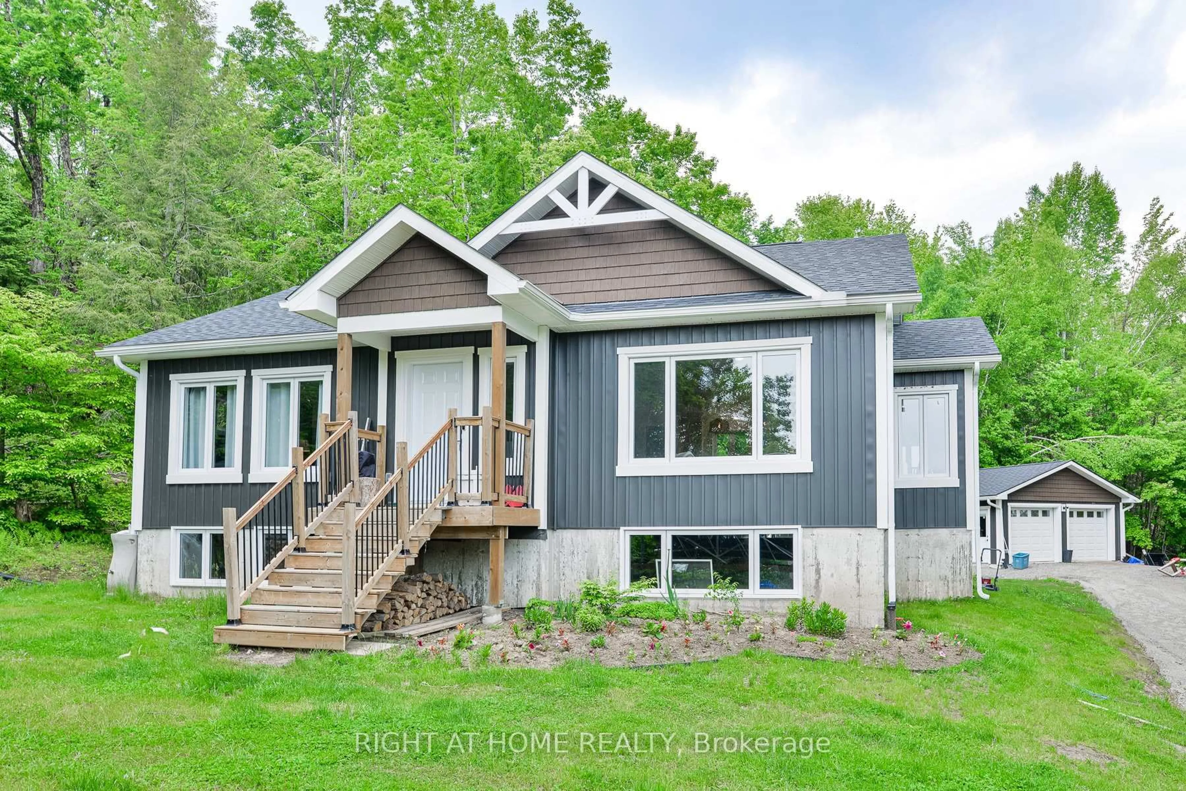 Home with vinyl exterior material, unknown for 1087 Prospect Lake Rd, Bracebridge Ontario P1L 1X1