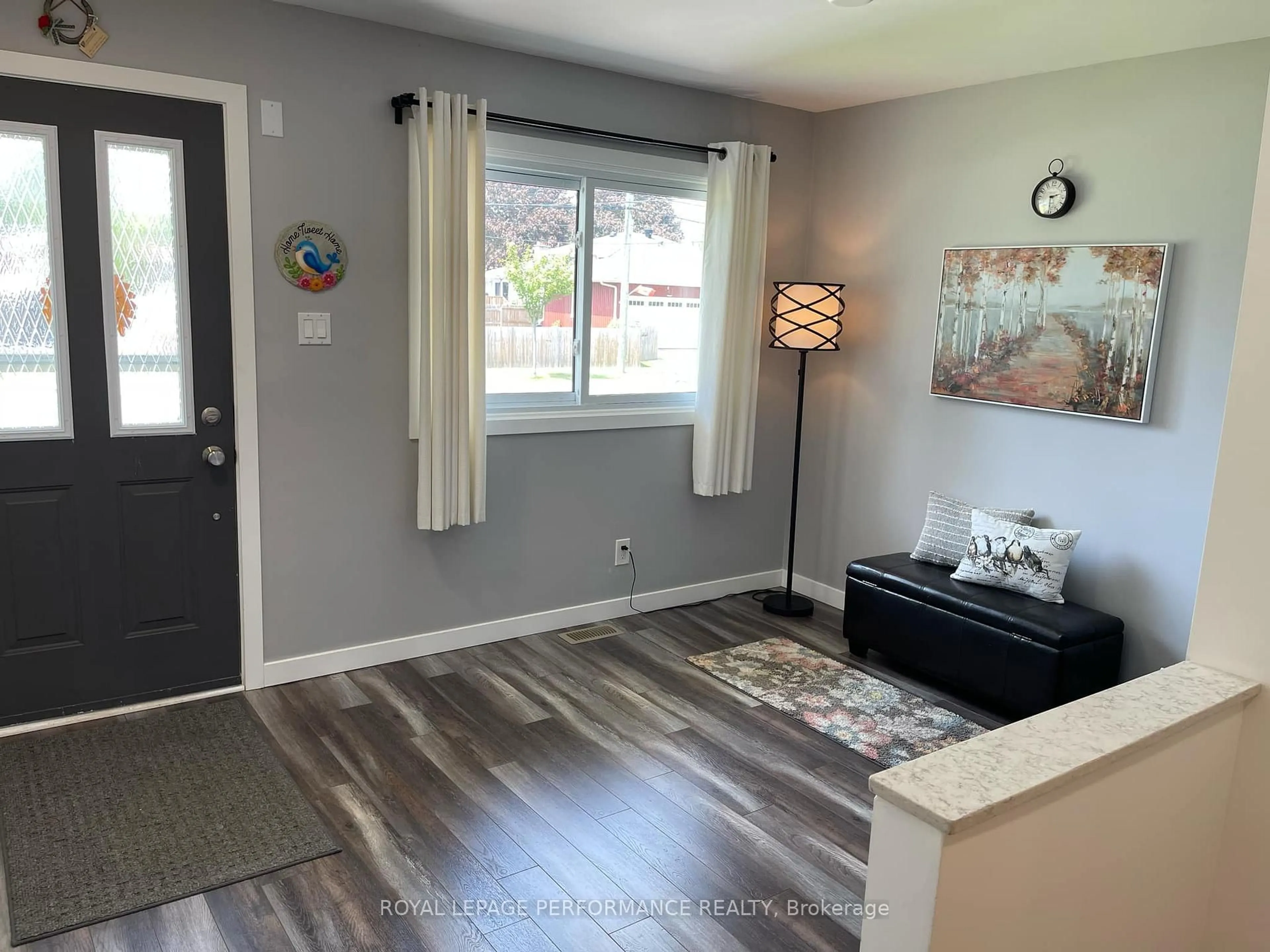 Indoor entryway for 1006 Edythe Ave, Cornwall Ontario K6J 1N7