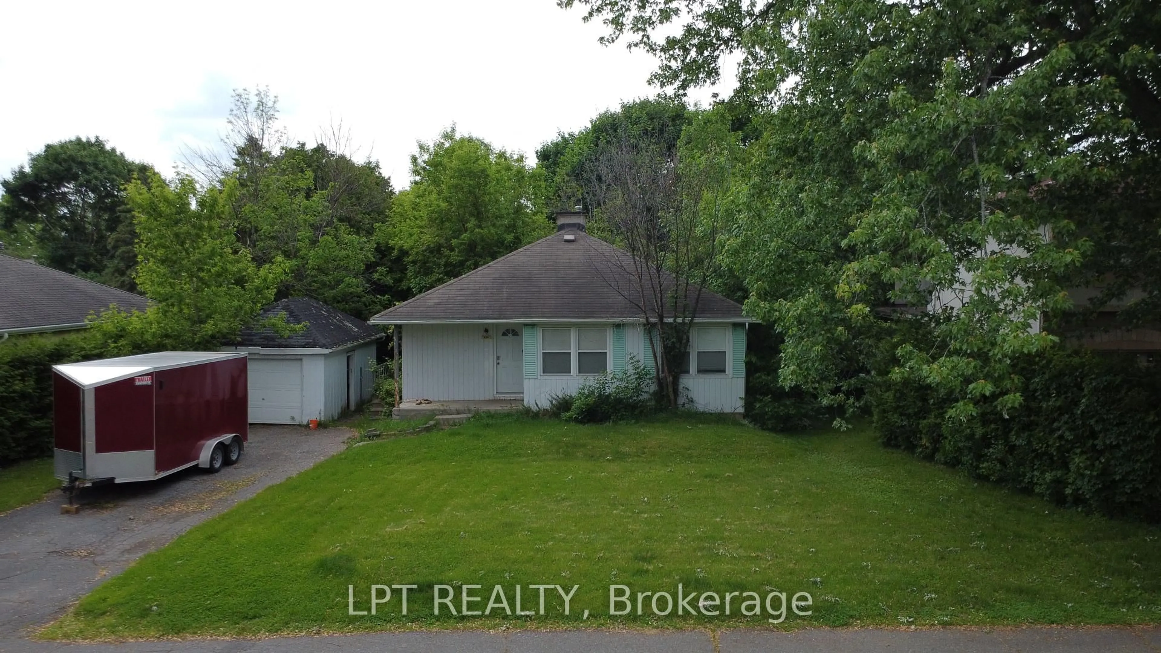 Unknown for 868 Mountainview Ave, Ottawa Ontario K2B 5G2