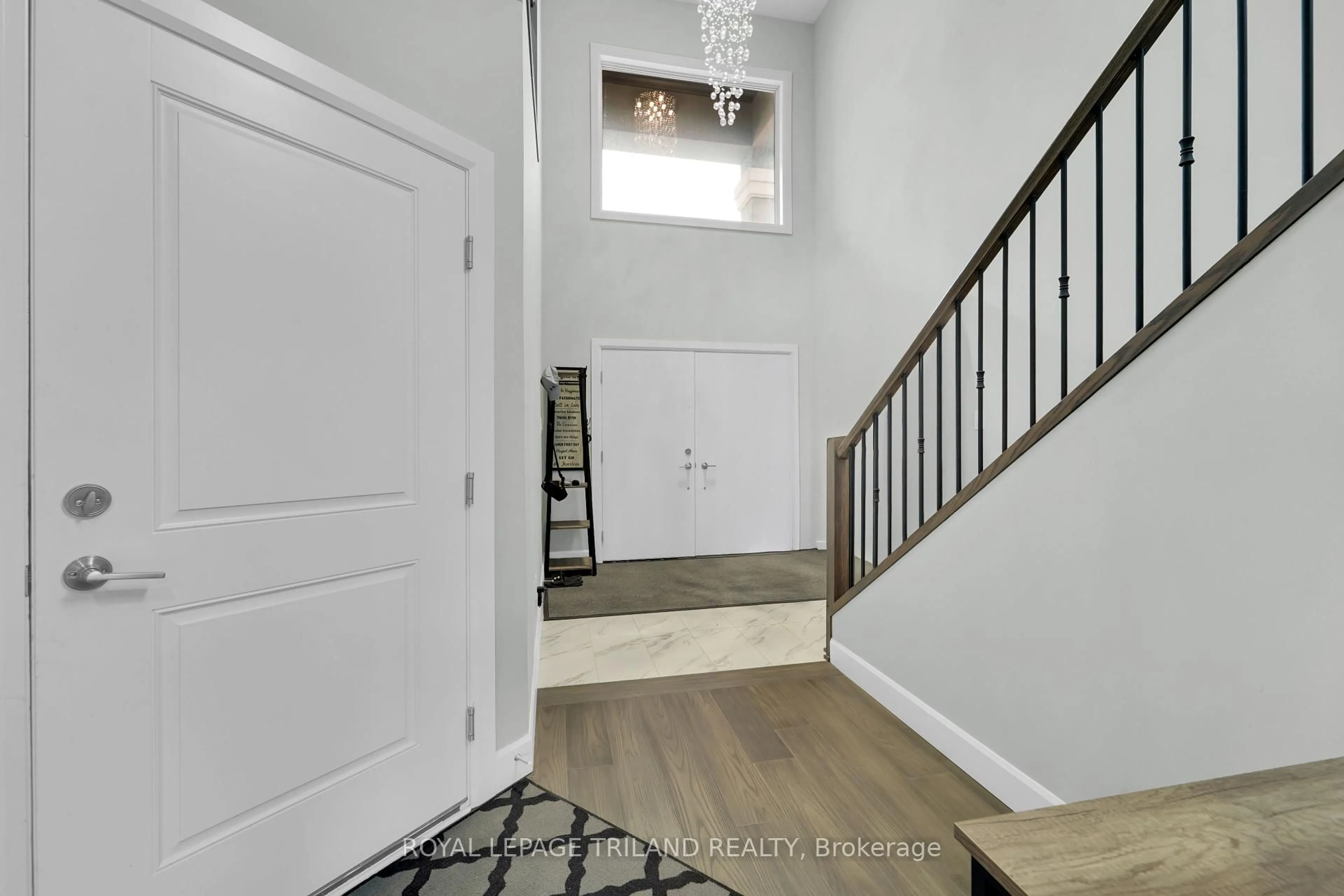 Indoor entryway for 1514 Chickadee Tr, London South Ontario N6M 0J9