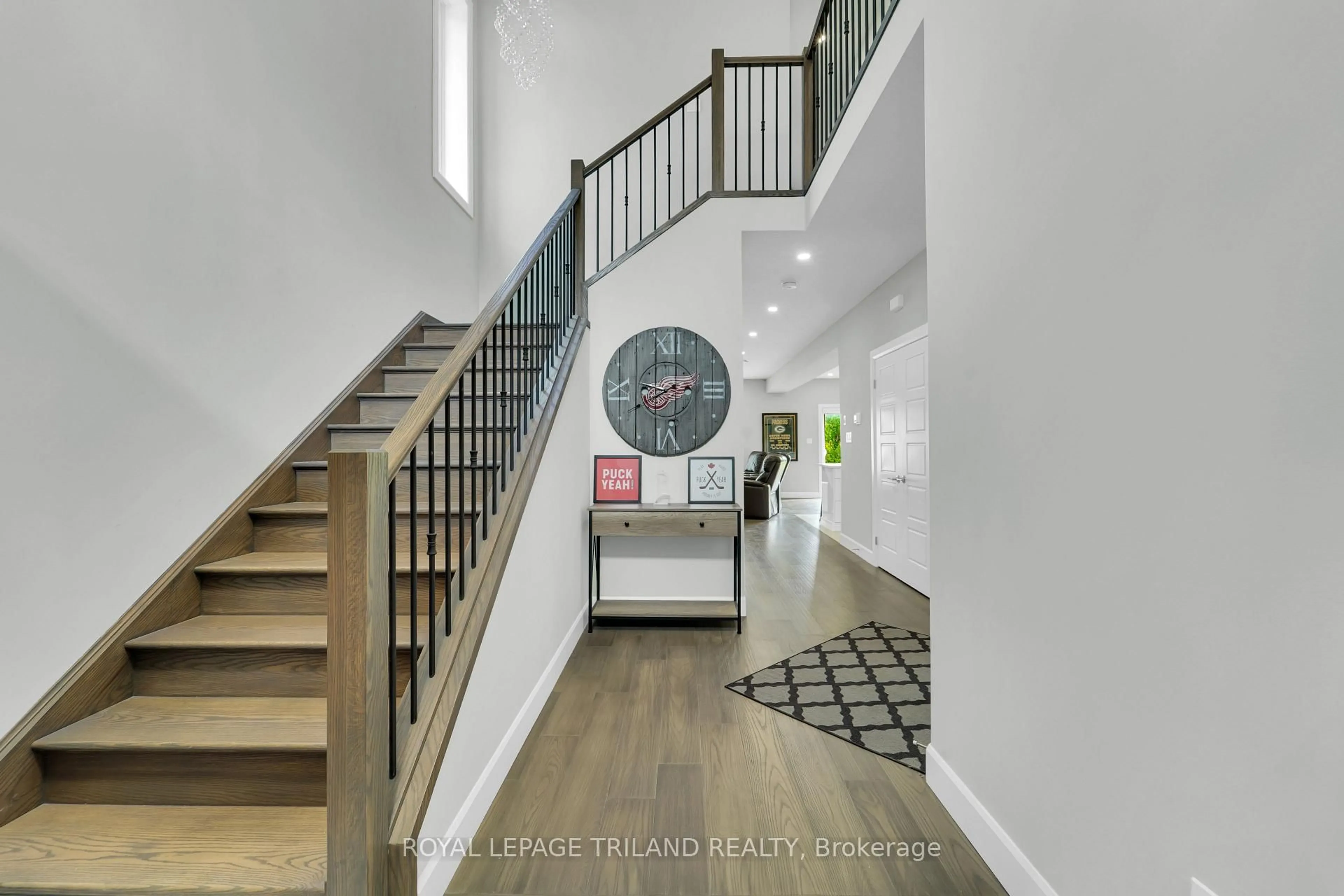 Indoor entryway for 1514 Chickadee Tr, London South Ontario N6M 0J9