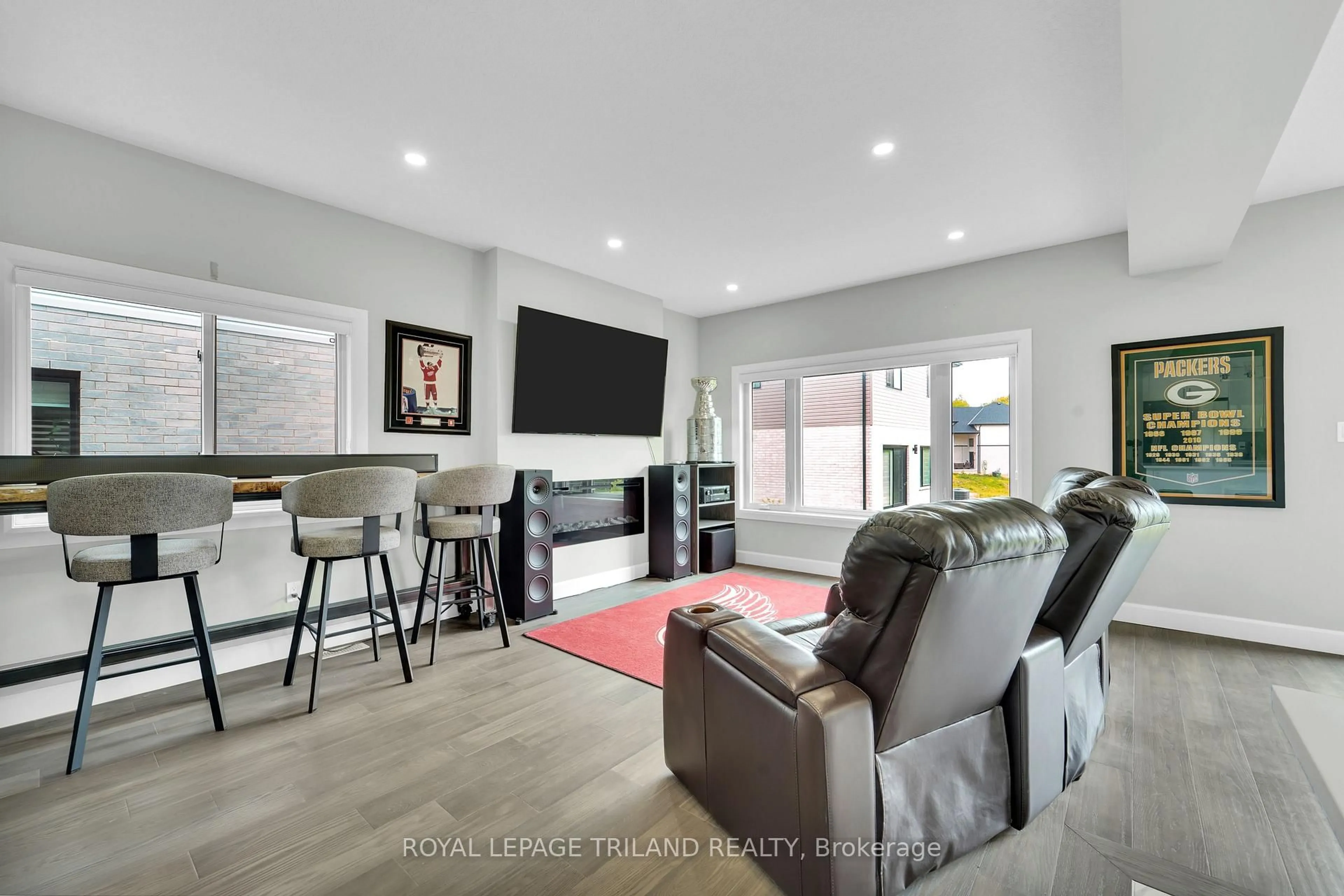 Living room with furniture, unknown for 1514 Chickadee Tr, London South Ontario N6M 0J9