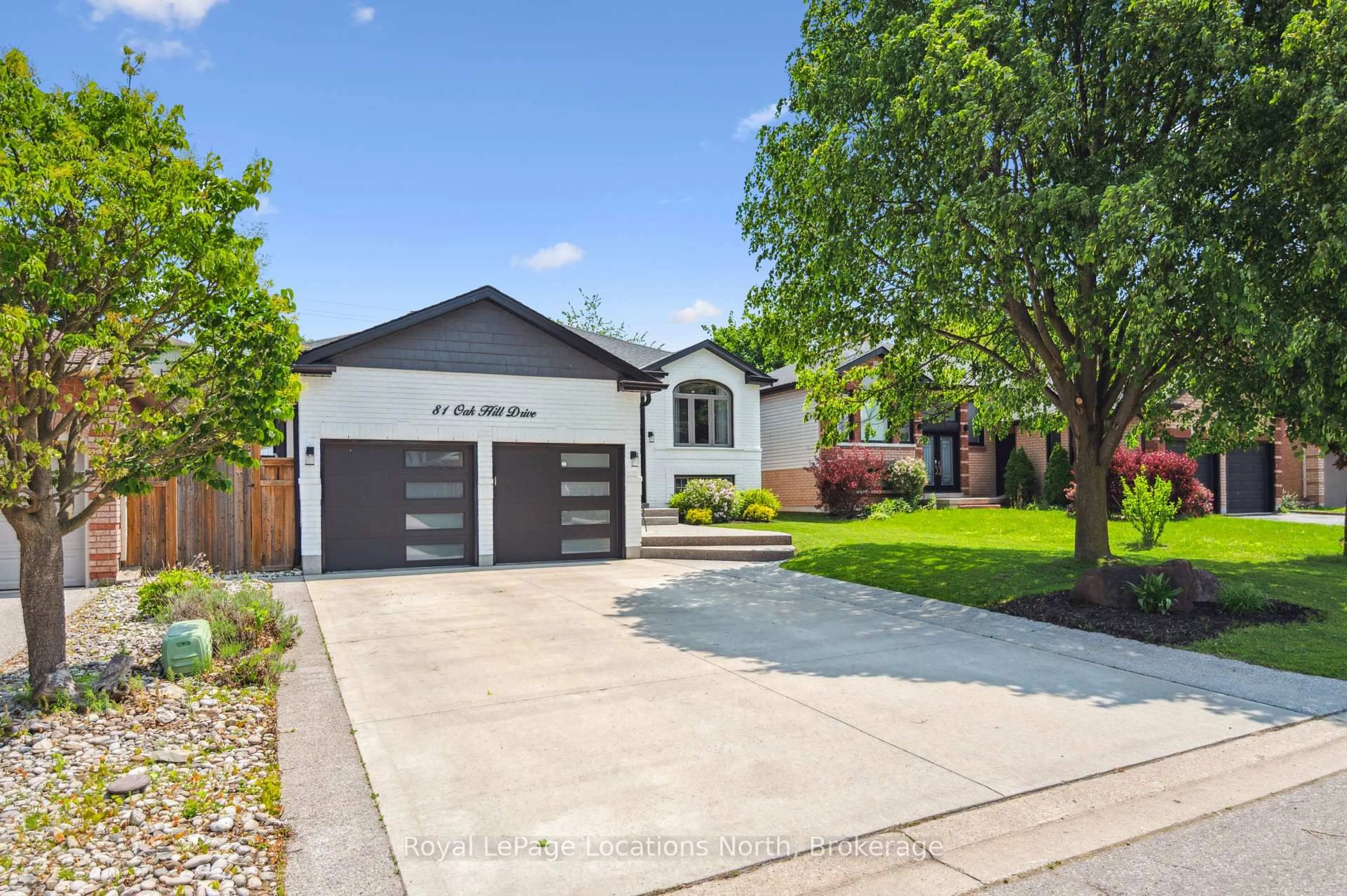 Home with brick exterior material, street for 81 Oak Hill Dr, Cambridge Ontario N1S 4Z8