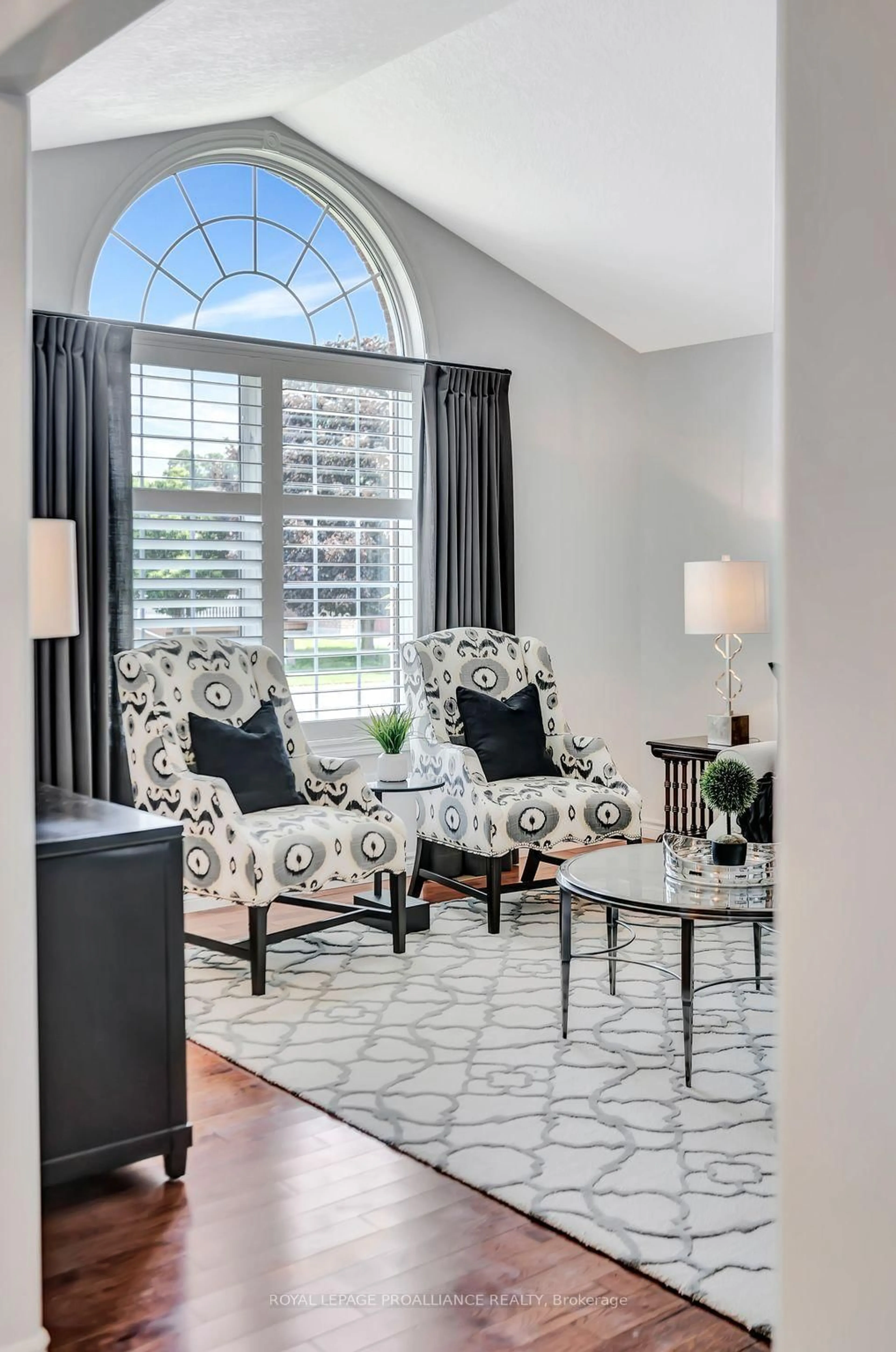 Living room with furniture, carpet floor for 3 Hazel Crt, Belleville Ontario K8P 5M4