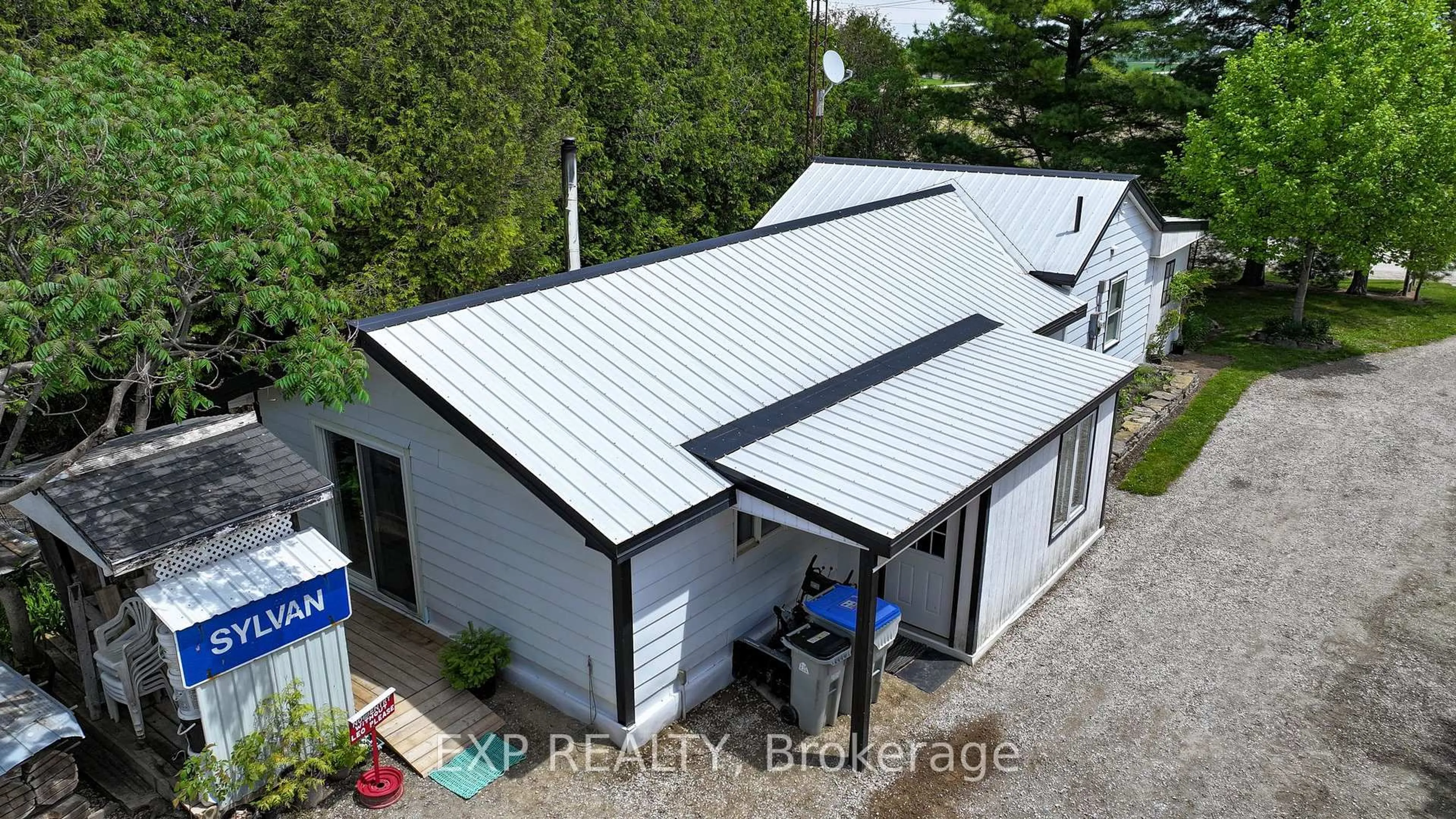 A pic from outside/outdoor area/front of a property/back of a property/a pic from drone, building for 32207 Sylvan Rd, North Middlesex Ontario N0M 2K0