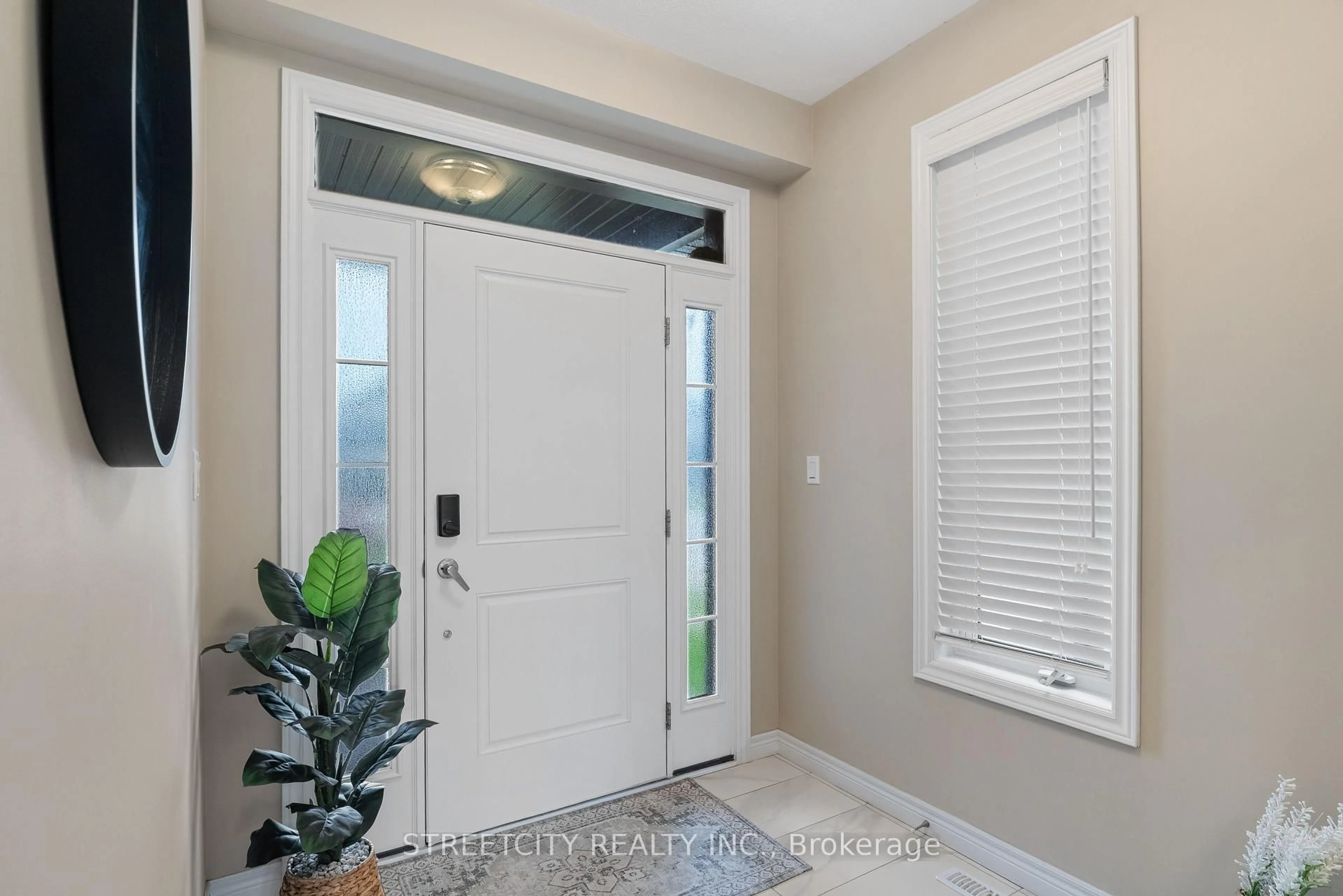 Indoor entryway for 402 TANSBURY St, London North Ontario N6G 0R6