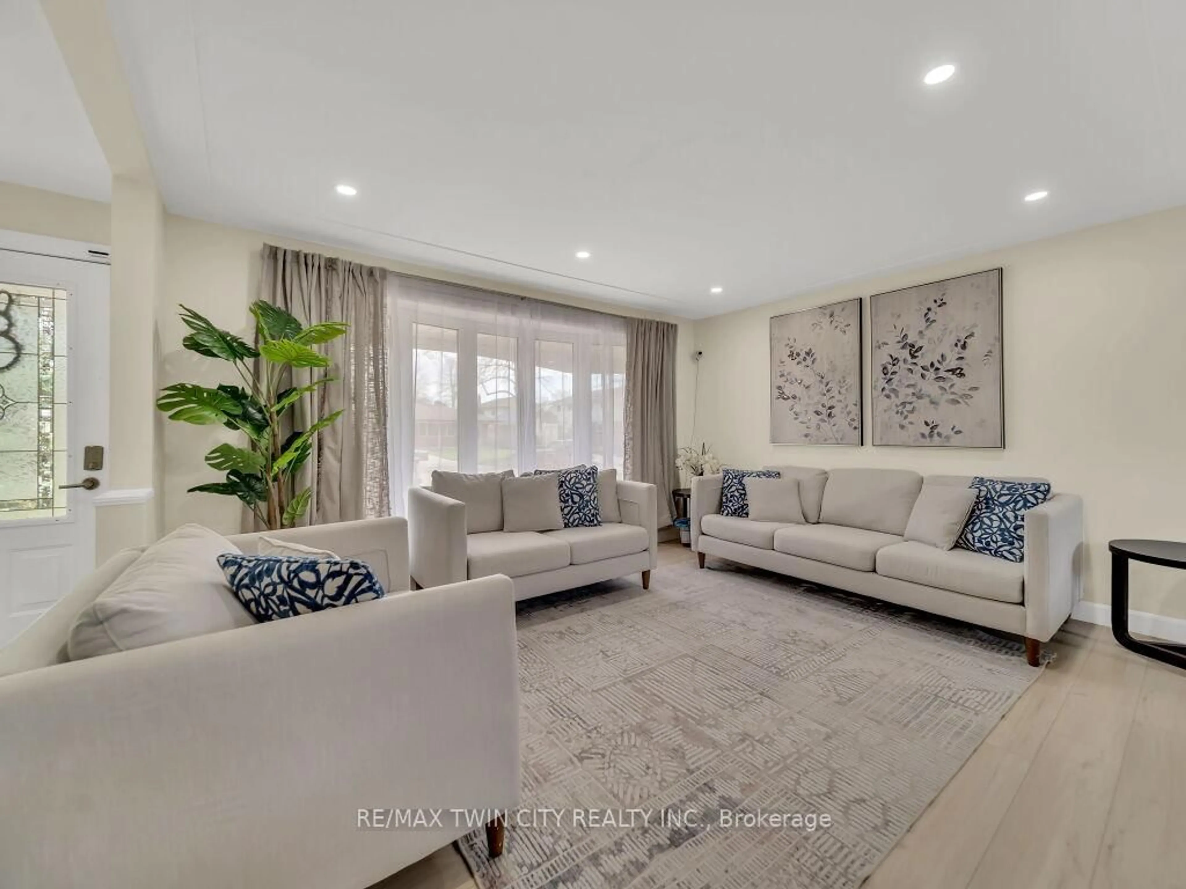 Living room with furniture, unknown for 75 Bettley Cres, Kitchener Ontario N2B 2N7