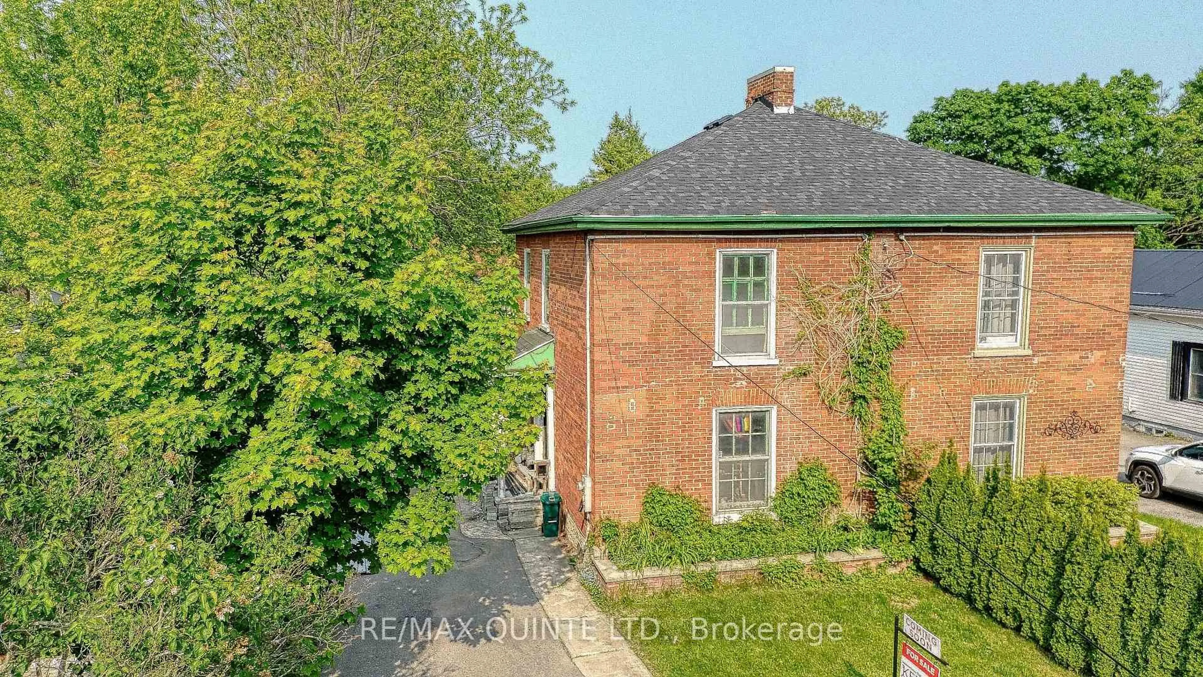 A pic from outside/outdoor area/front of a property/back of a property/a pic from drone, building for 275 Charles St, Belleville Ontario K8N 3M7