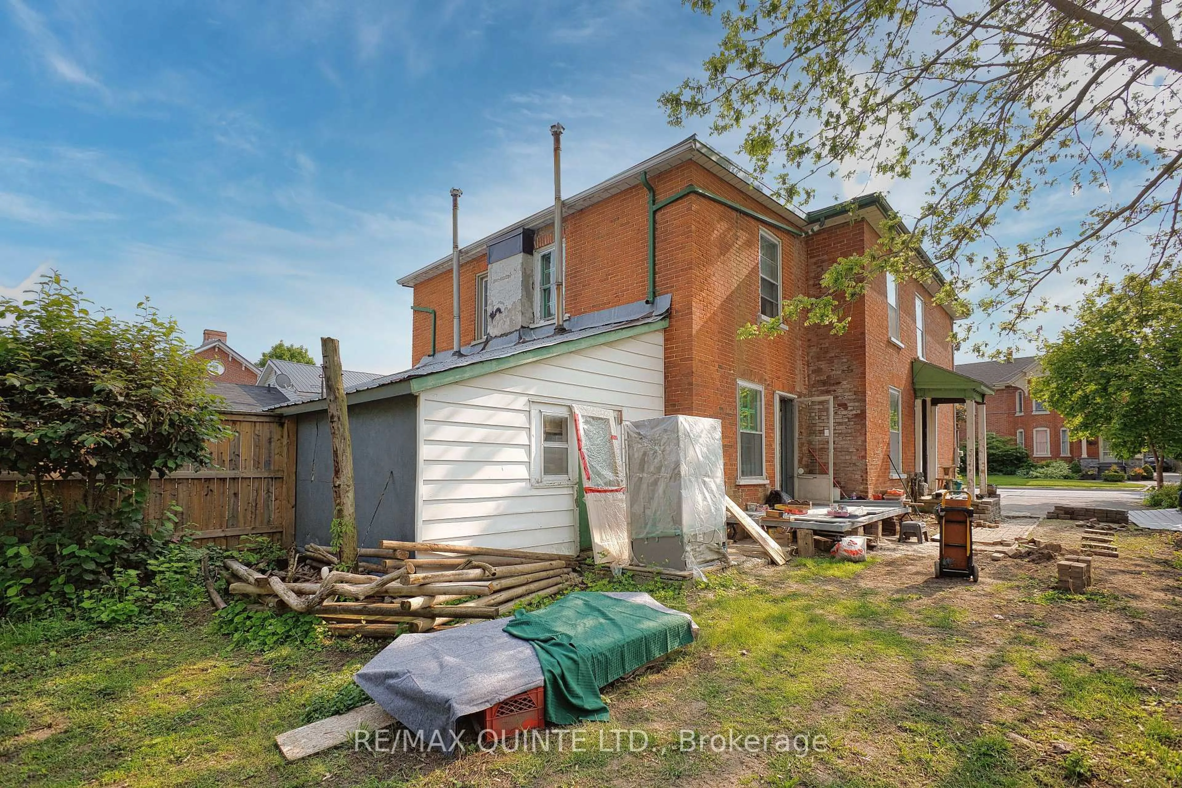 A pic from outside/outdoor area/front of a property/back of a property/a pic from drone, building for 275 Charles St, Belleville Ontario K8N 3M7