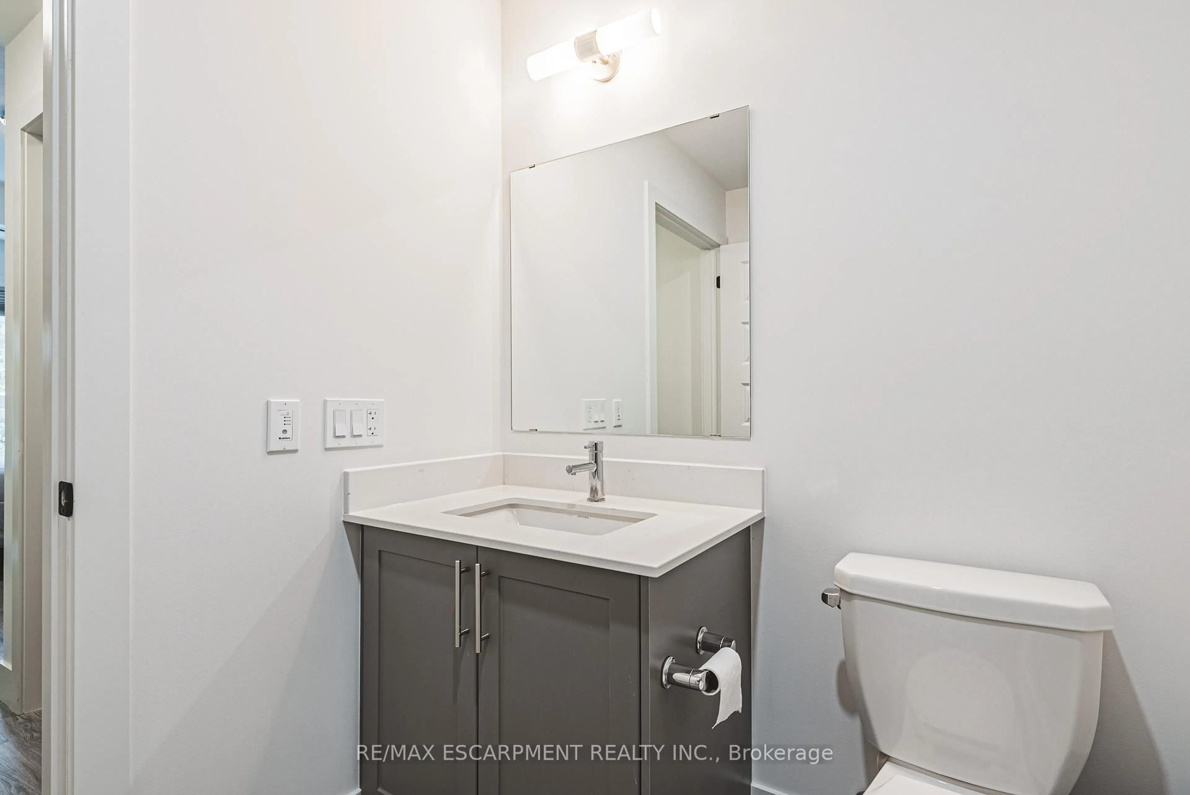 Standard bathroom, unknown for 1201 Lackner Pl #310, Kitchener Ontario N2A 0L4