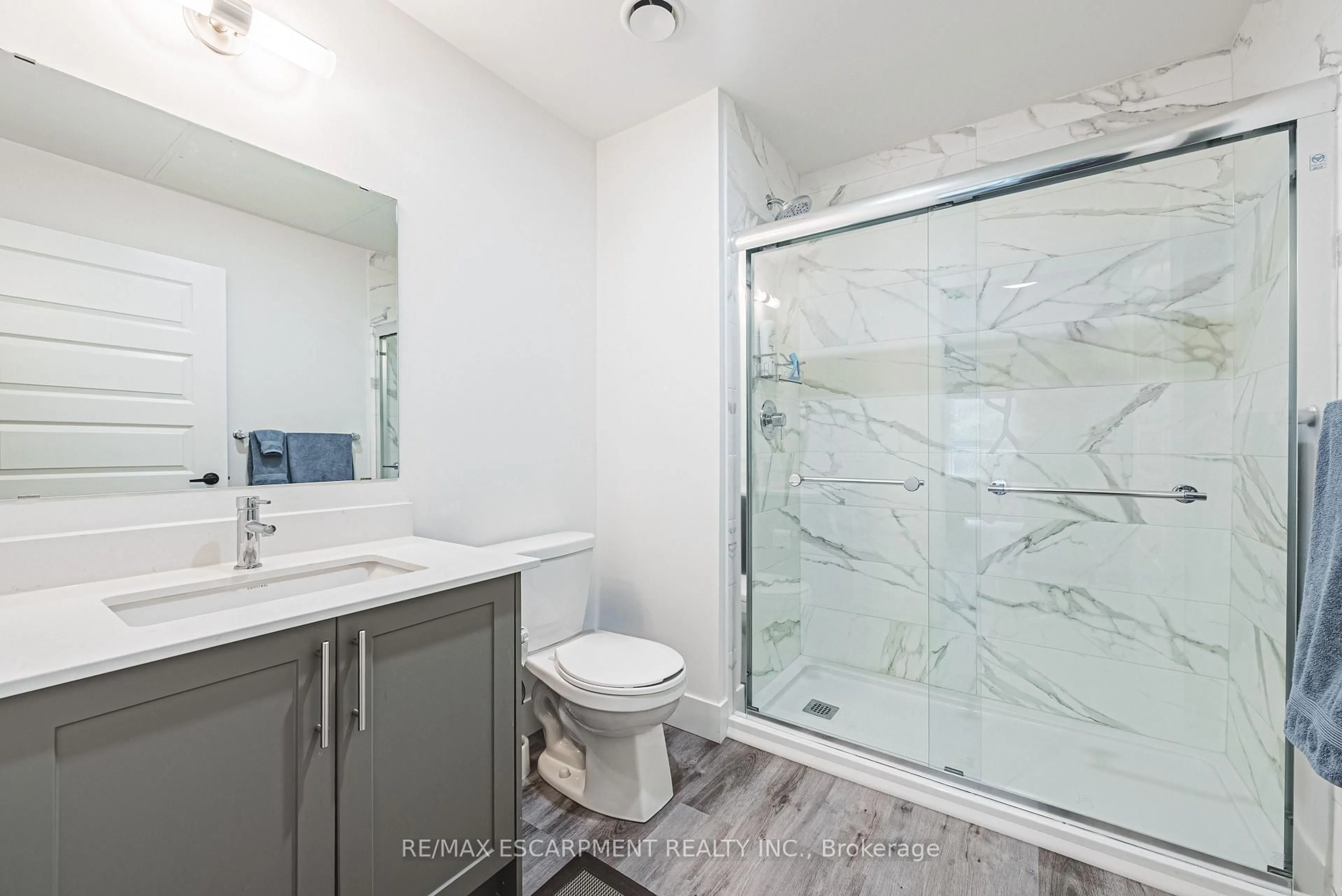 Standard bathroom, ceramic/tile floor for 1201 Lackner Pl #310, Kitchener Ontario N2A 0L4