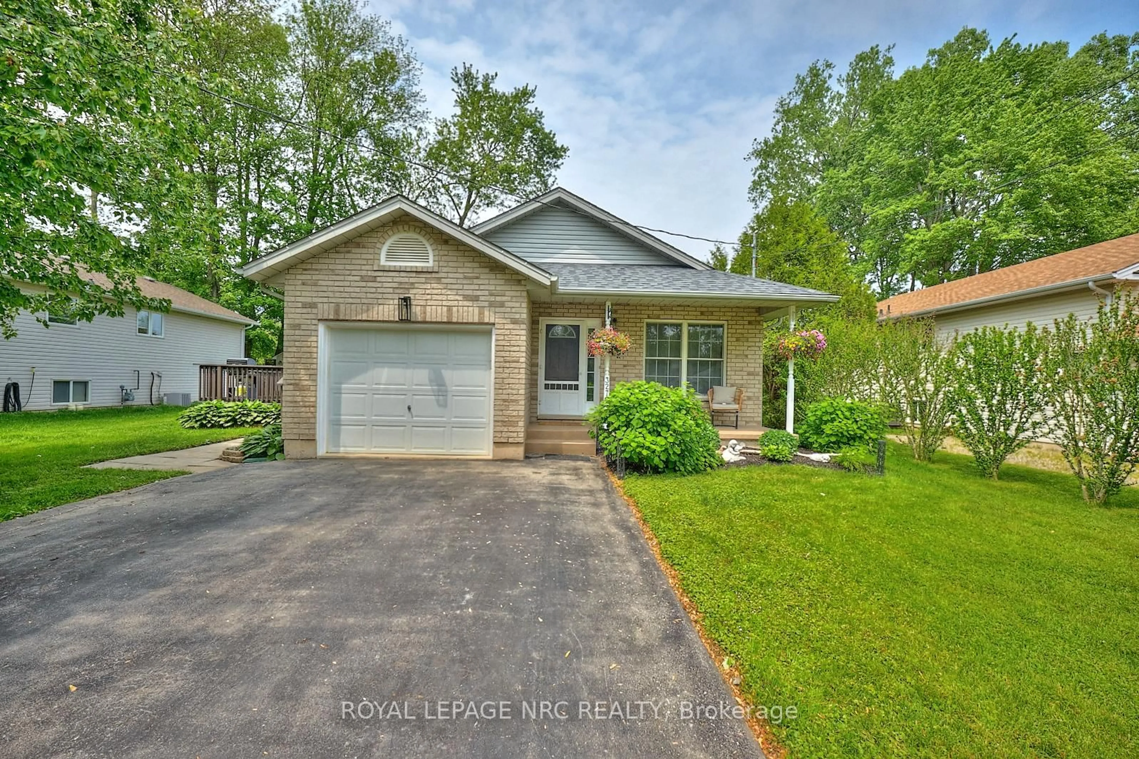 Home with brick exterior material, street for 3270 Poplar Ave, Fort Erie Ontario L0S 1N0