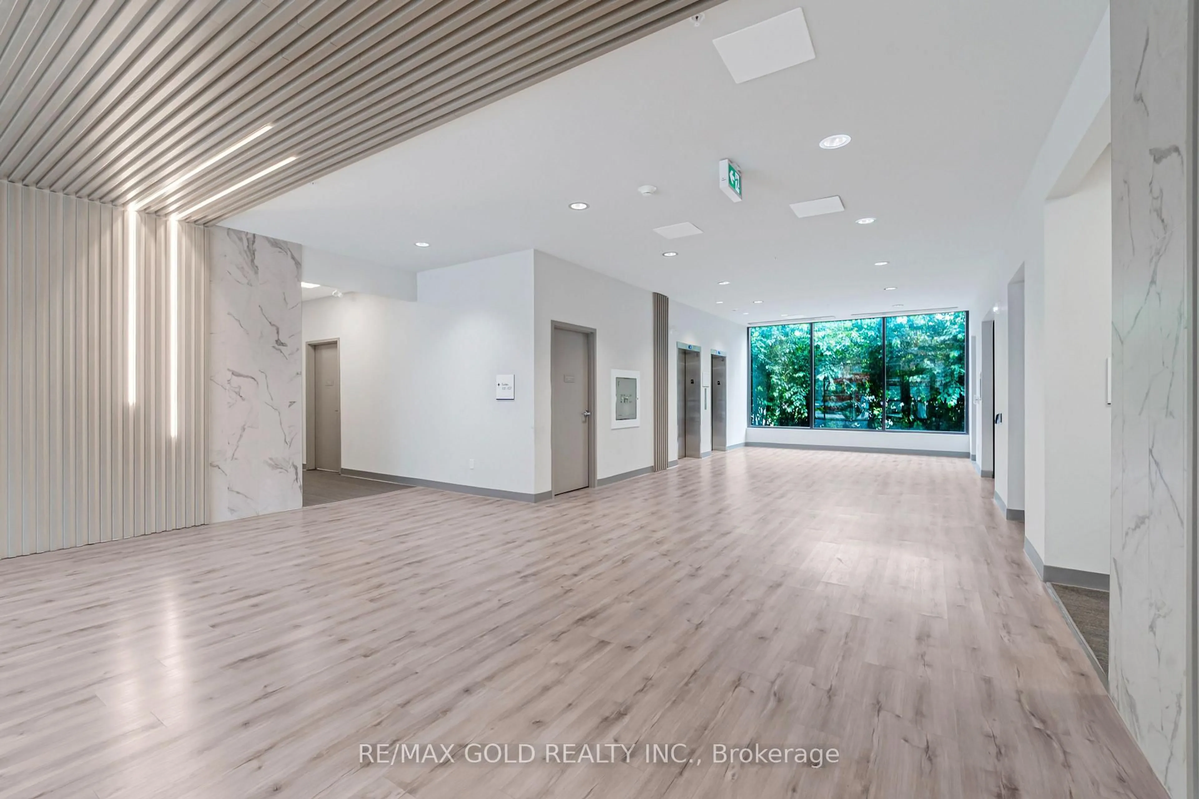 Indoor foyer for 107 Roger St #404, Waterloo Ontario N2J 0G3