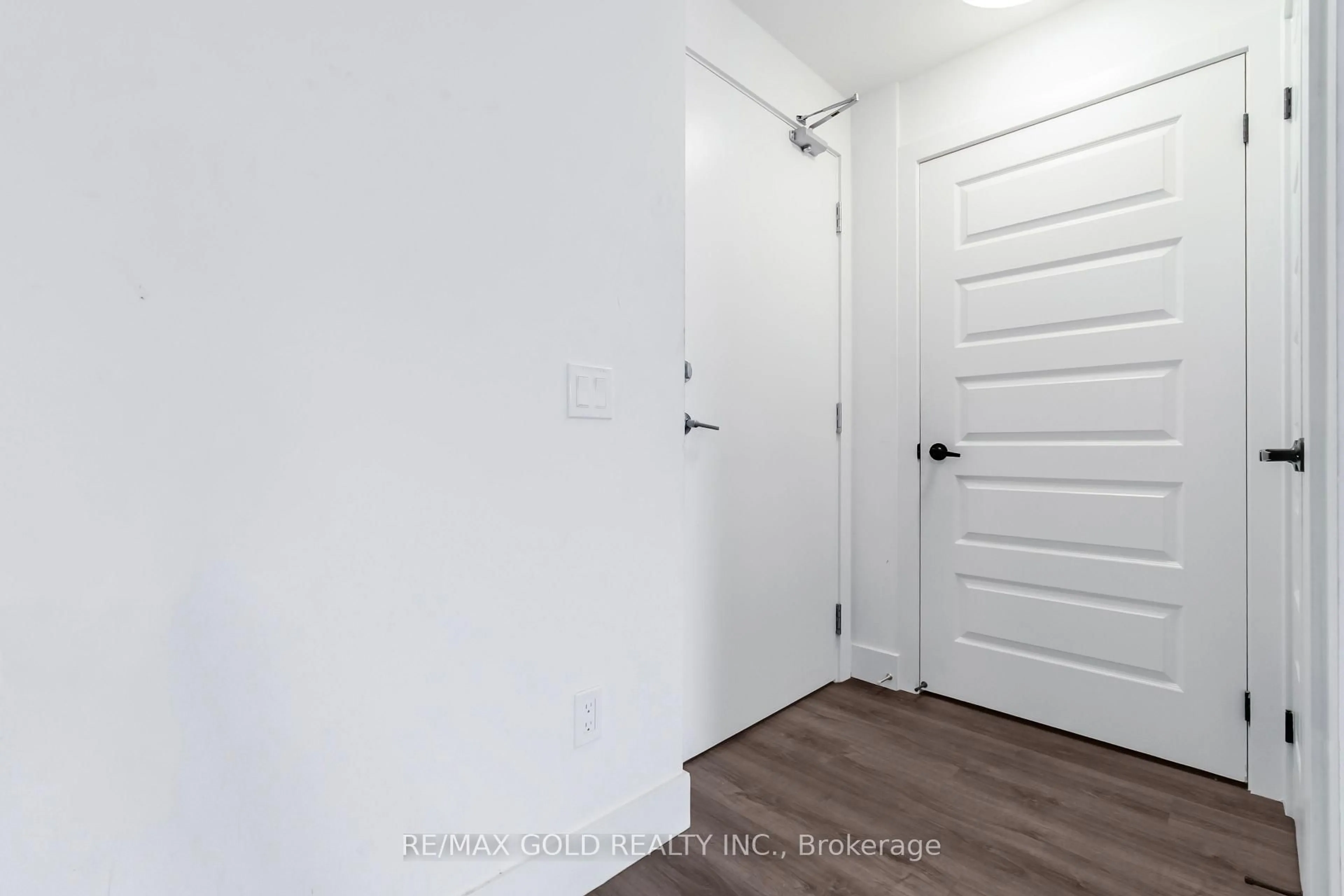 Indoor entryway for 107 Roger St #404, Waterloo Ontario N2J 0G3