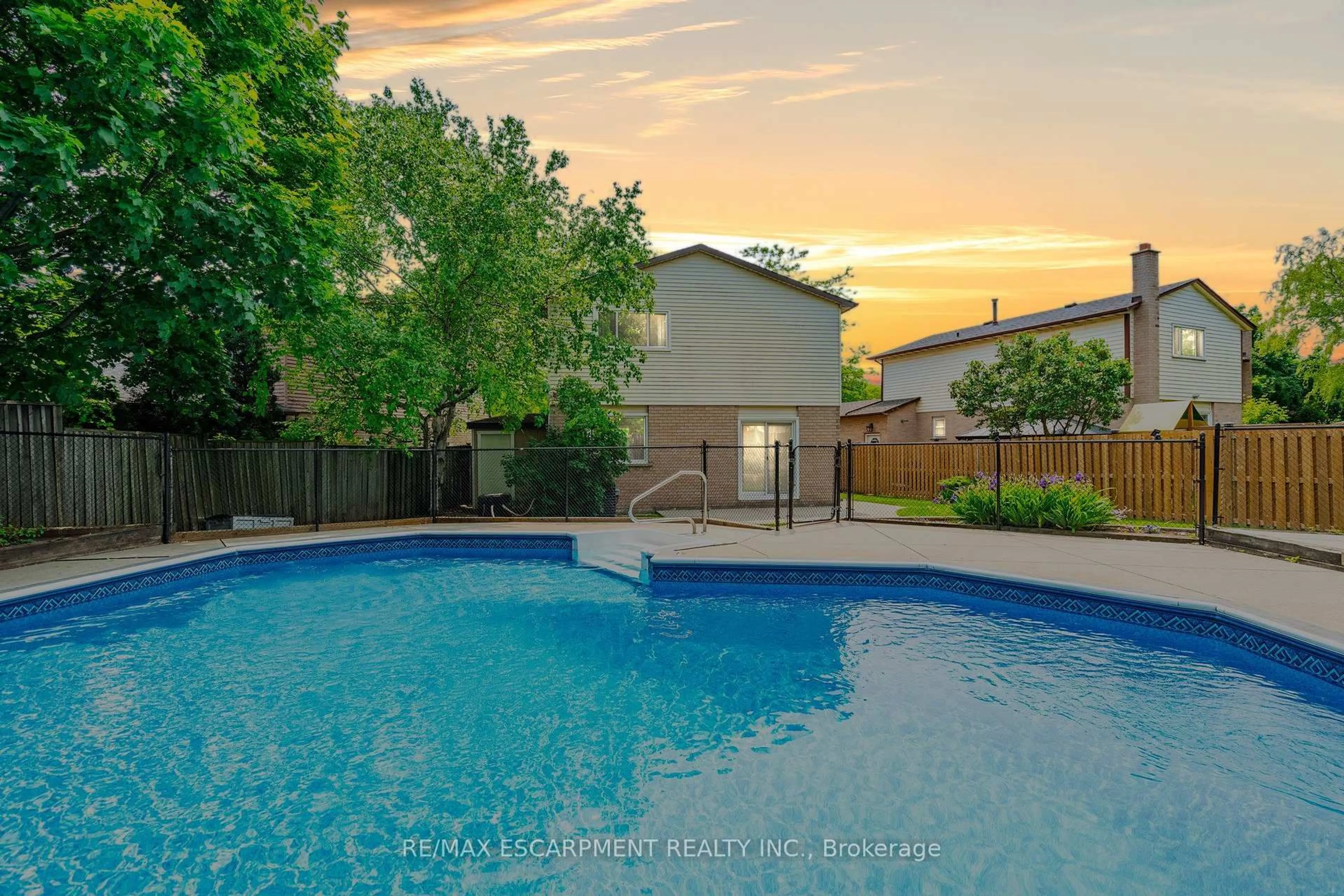 Pool for 11 Pecan Crt, Hamilton Ontario L8G 4L6