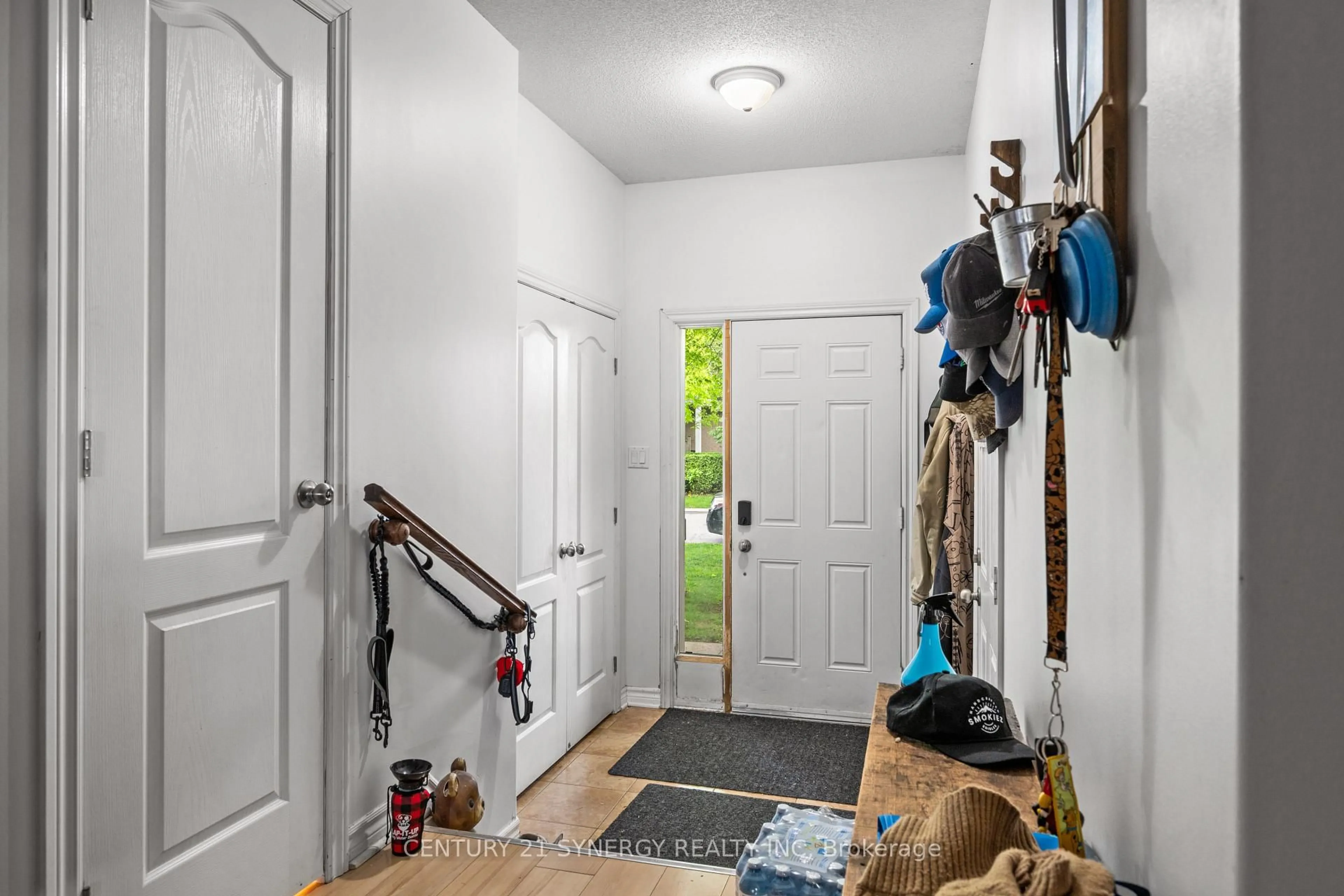 Indoor entryway for 148 Talltree Cres, Ottawa Ontario K2S 0B1