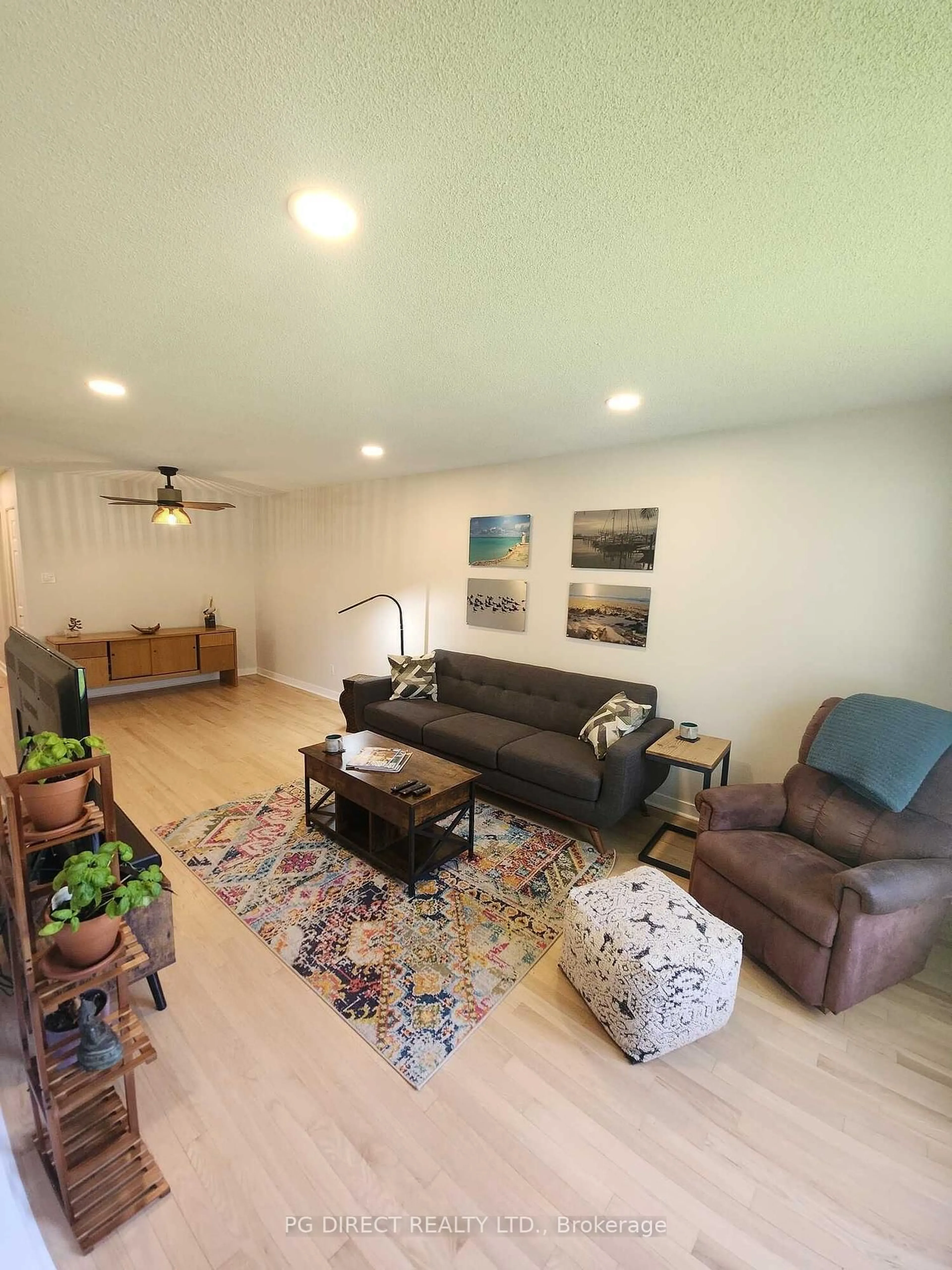 Living room with furniture, wood/laminate floor for 644 Dundas Cres, Cornwall Ontario K6H 6H8