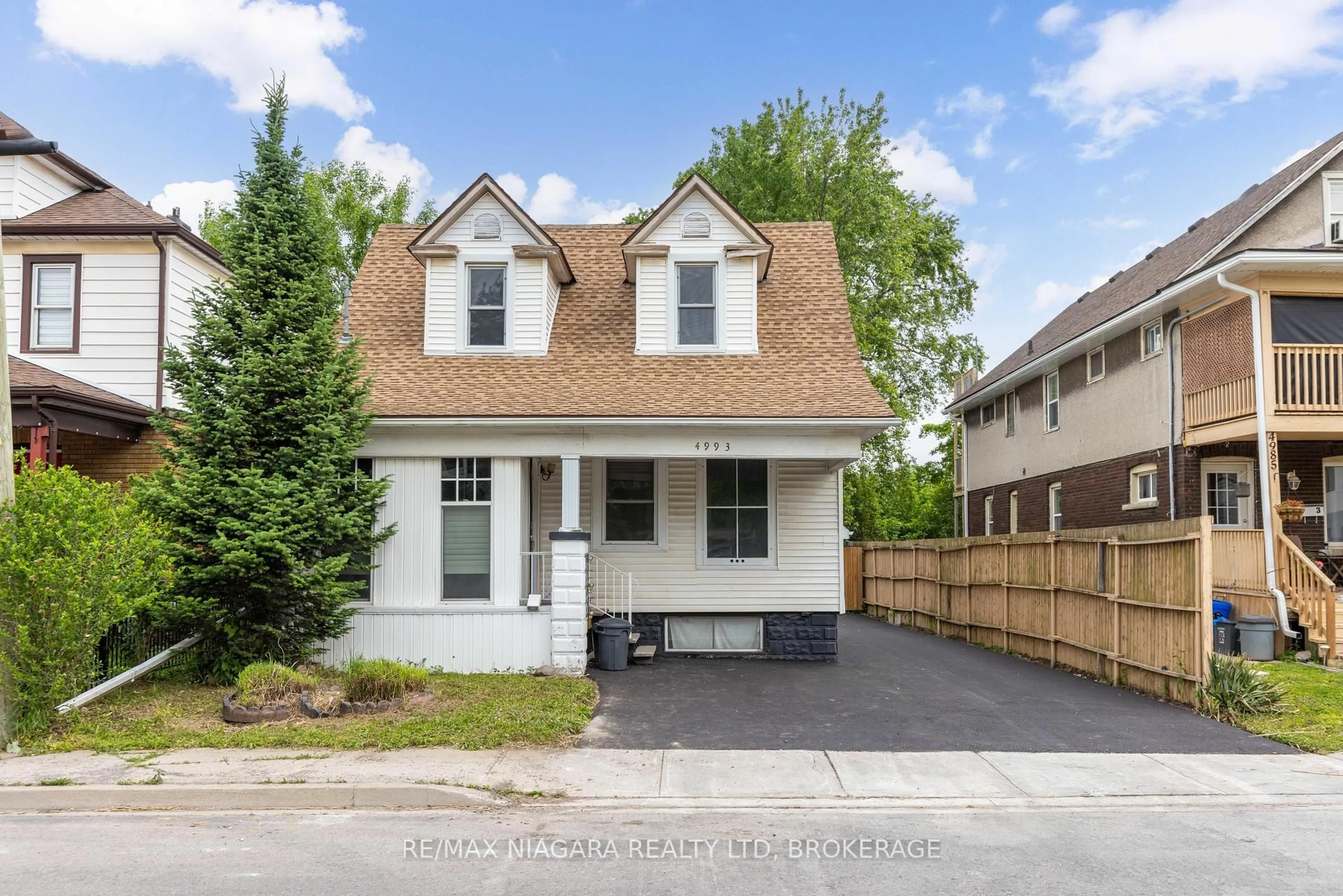 Unknown for 4993 Maple St, Niagara Falls Ontario L2E 2M7