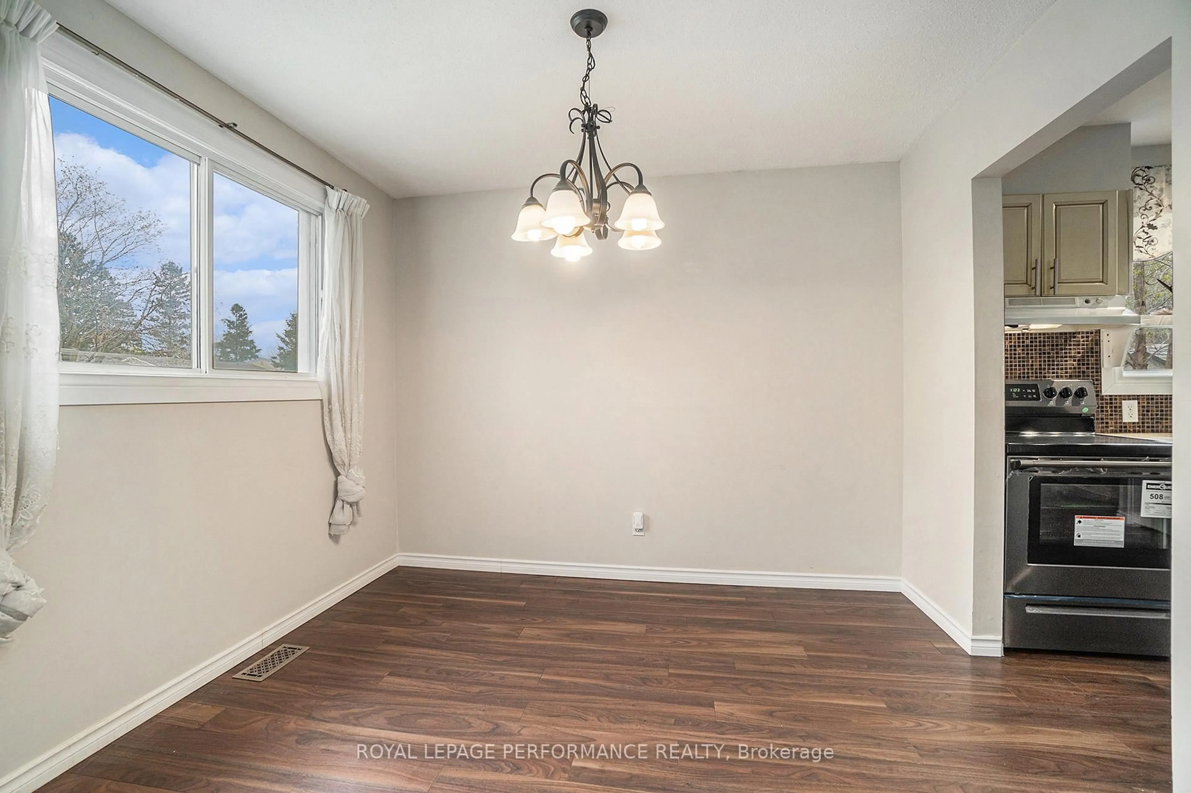 A pic of a room for 770 Eastvale Dr, Ottawa Ontario K1J 6Z6
