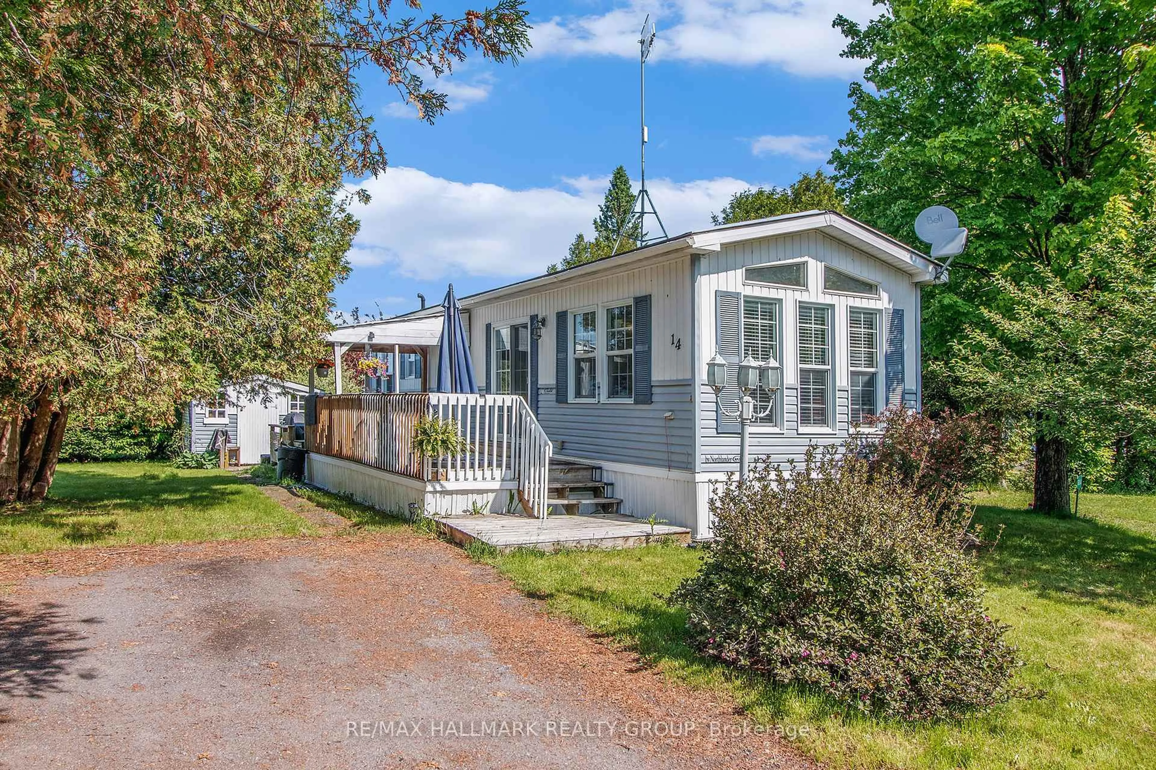Home with vinyl exterior material, street for 14 Kapuskasing Private, Ashton Ontario K0A 1B0