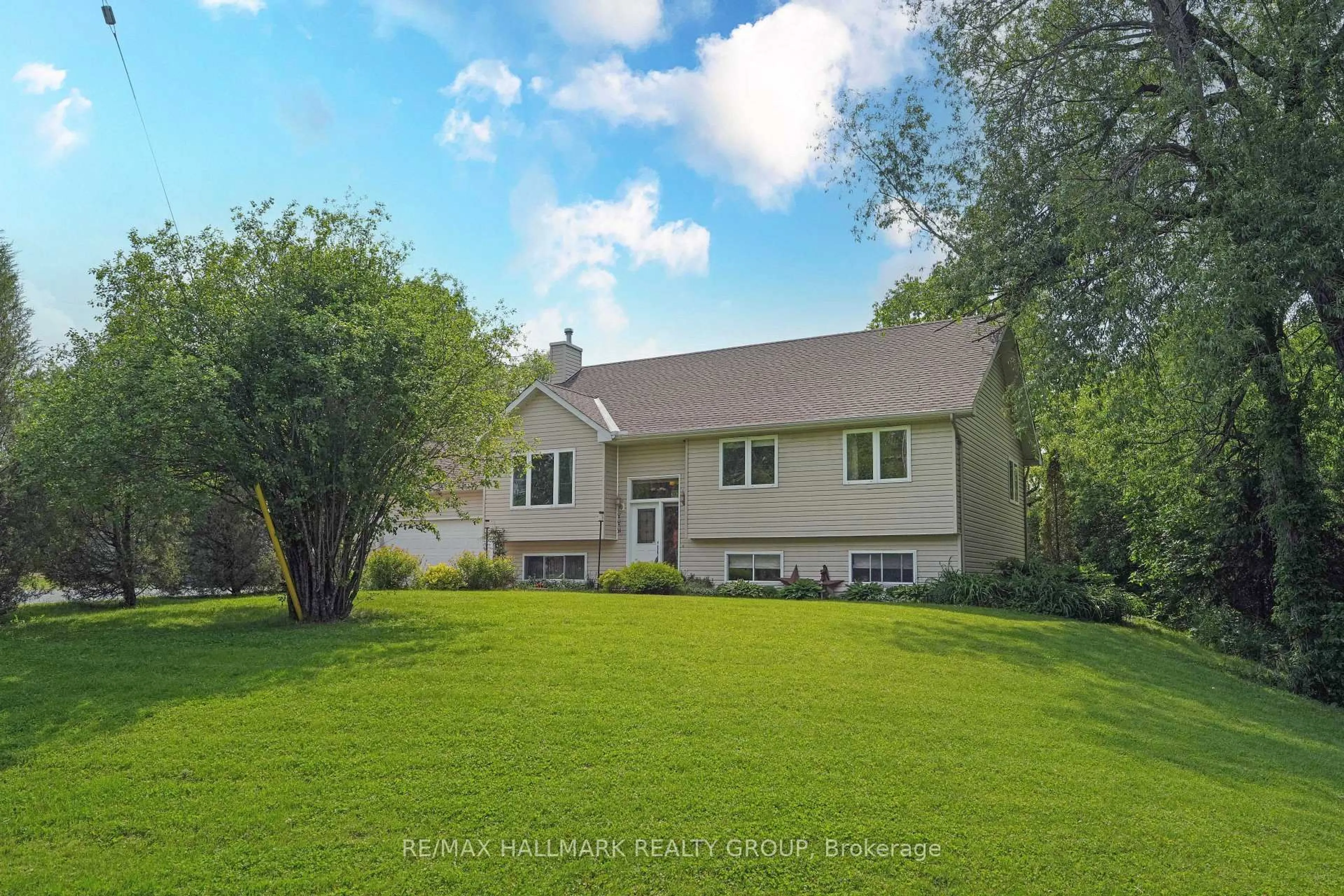 A pic from outside/outdoor area/front of a property/back of a property/a pic from drone, unknown for 184 Old Pakenham Rd, Fitzroy Harbour Ontario K0A 1X0