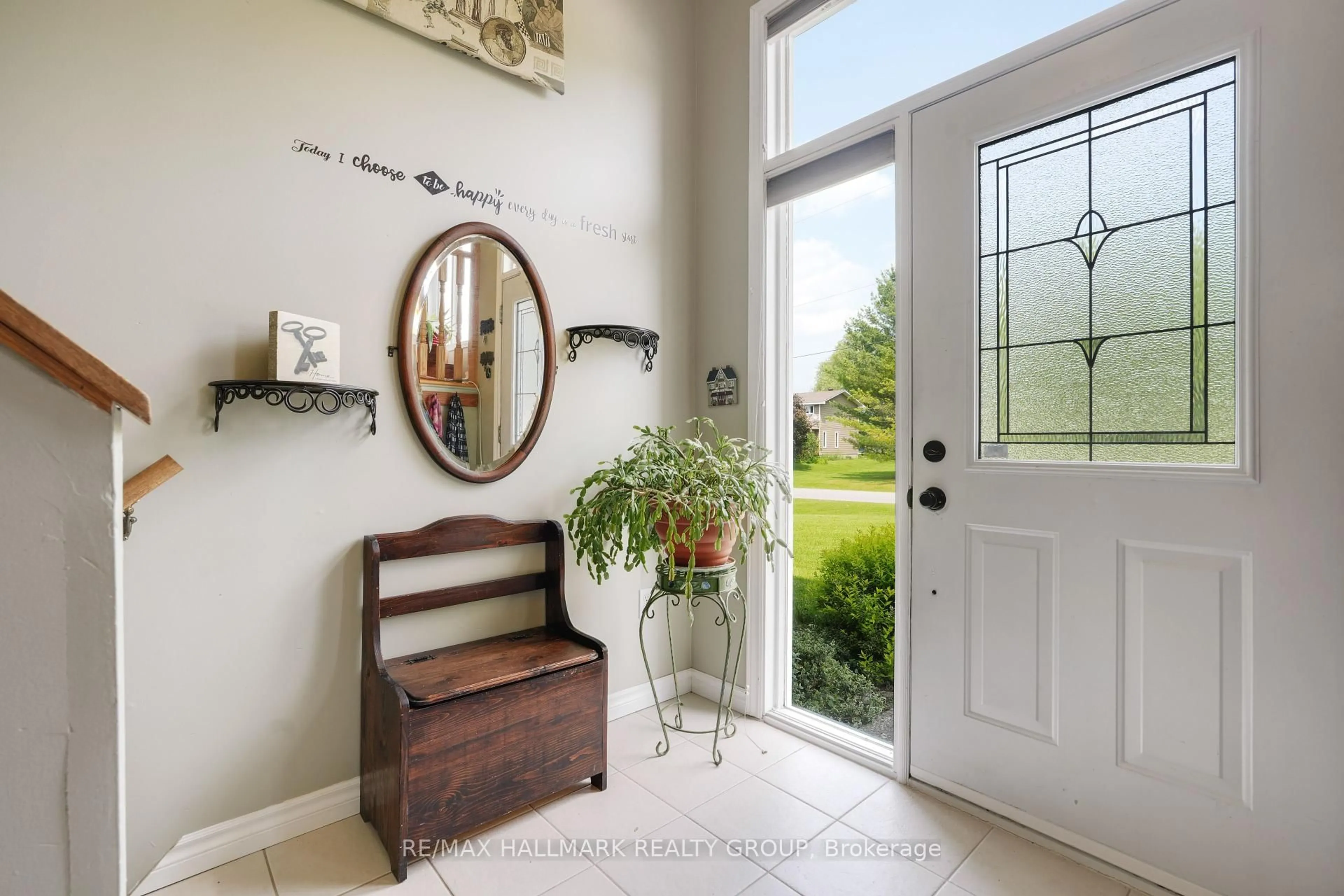 Indoor entryway for 184 Old Pakenham Rd, Fitzroy Harbour Ontario K0A 1X0