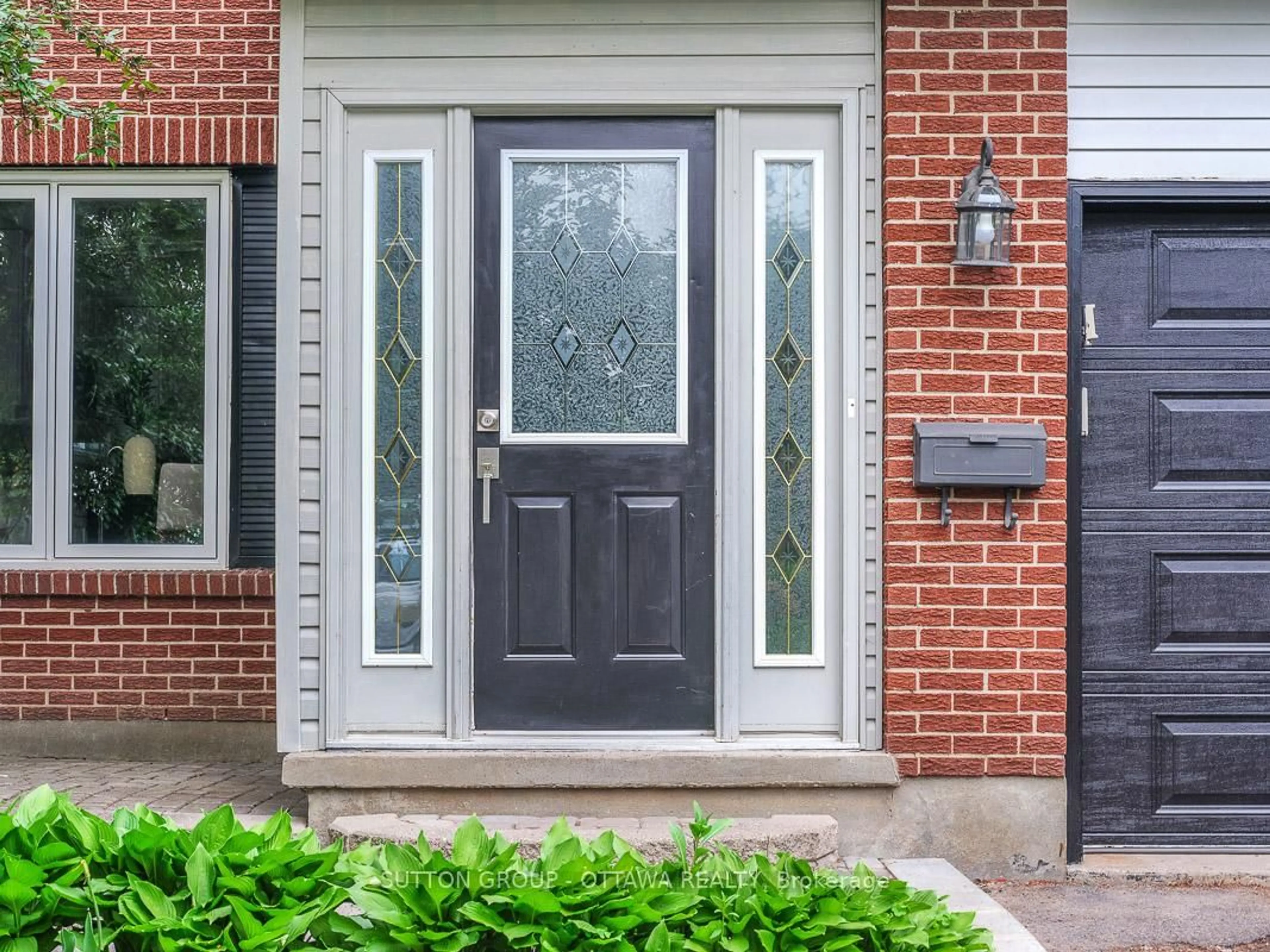 Unknown for 1112 St. Germain Cres, Ottawa Ontario K1C 2L8