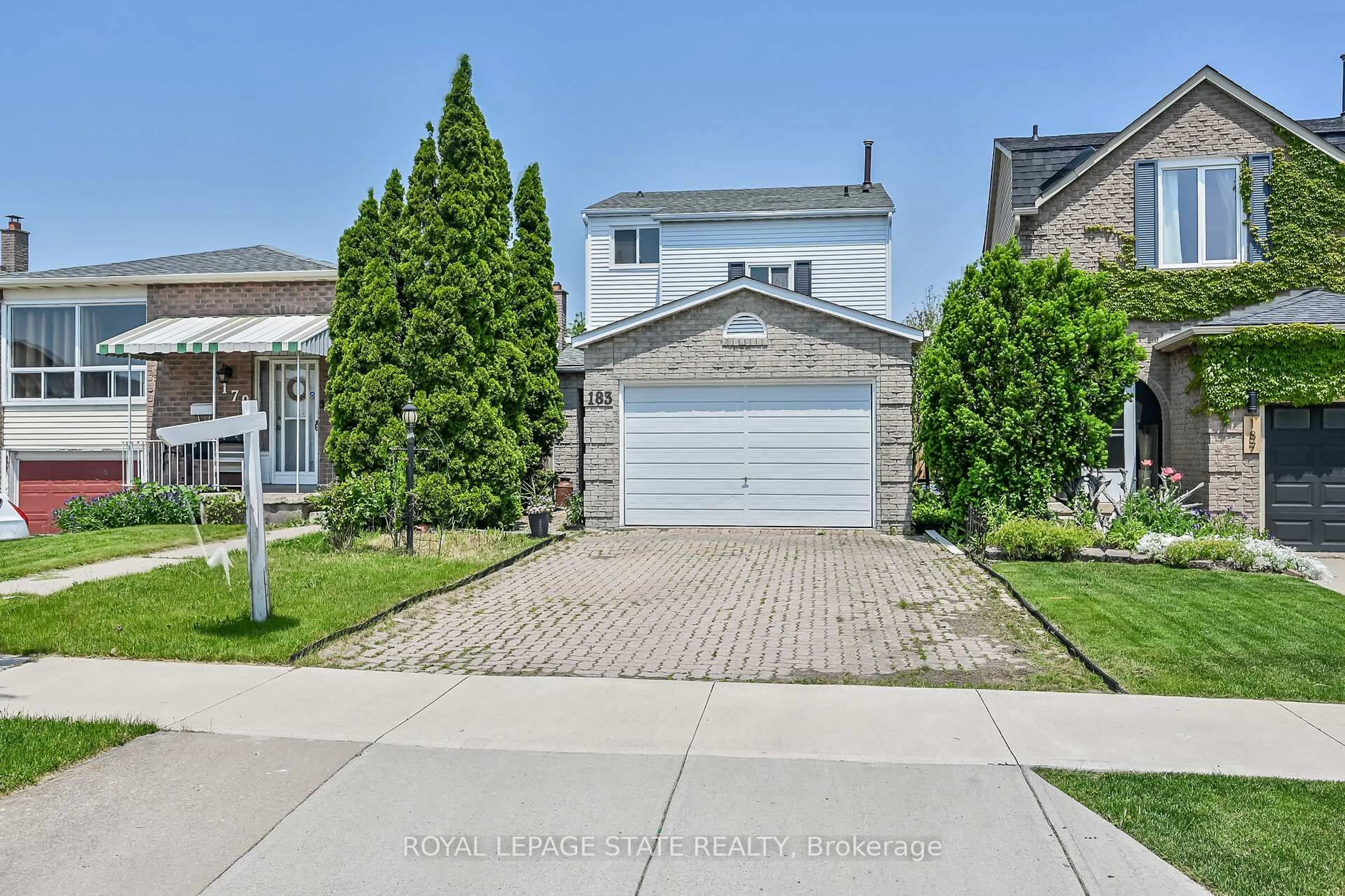 A pic from outside/outdoor area/front of a property/back of a property/a pic from drone, street for 183 Garden Cres, Hamilton Ontario L8V 4T3