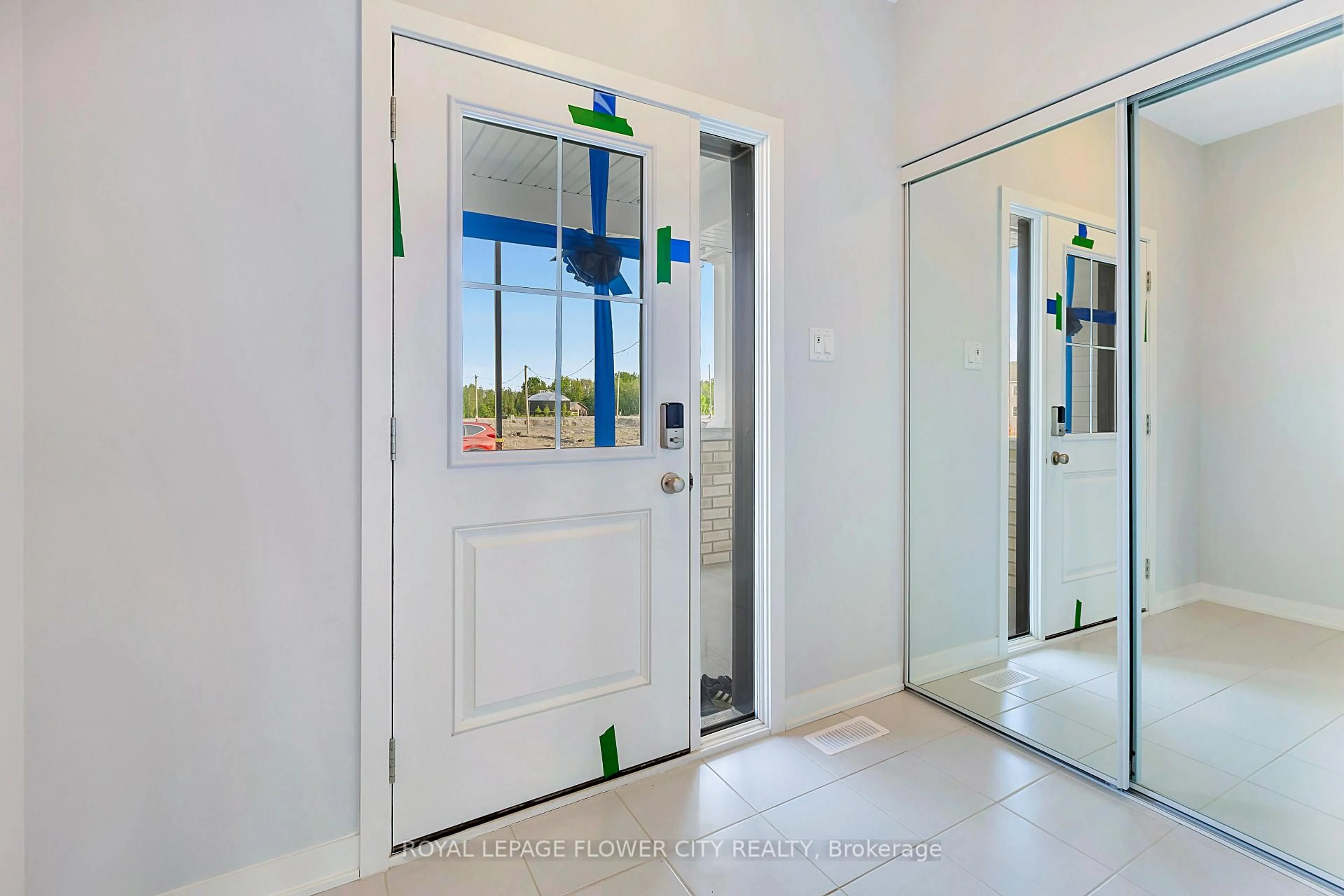 Indoor entryway for 404 Patrick St, North Grenville Ontario K0G 1J0