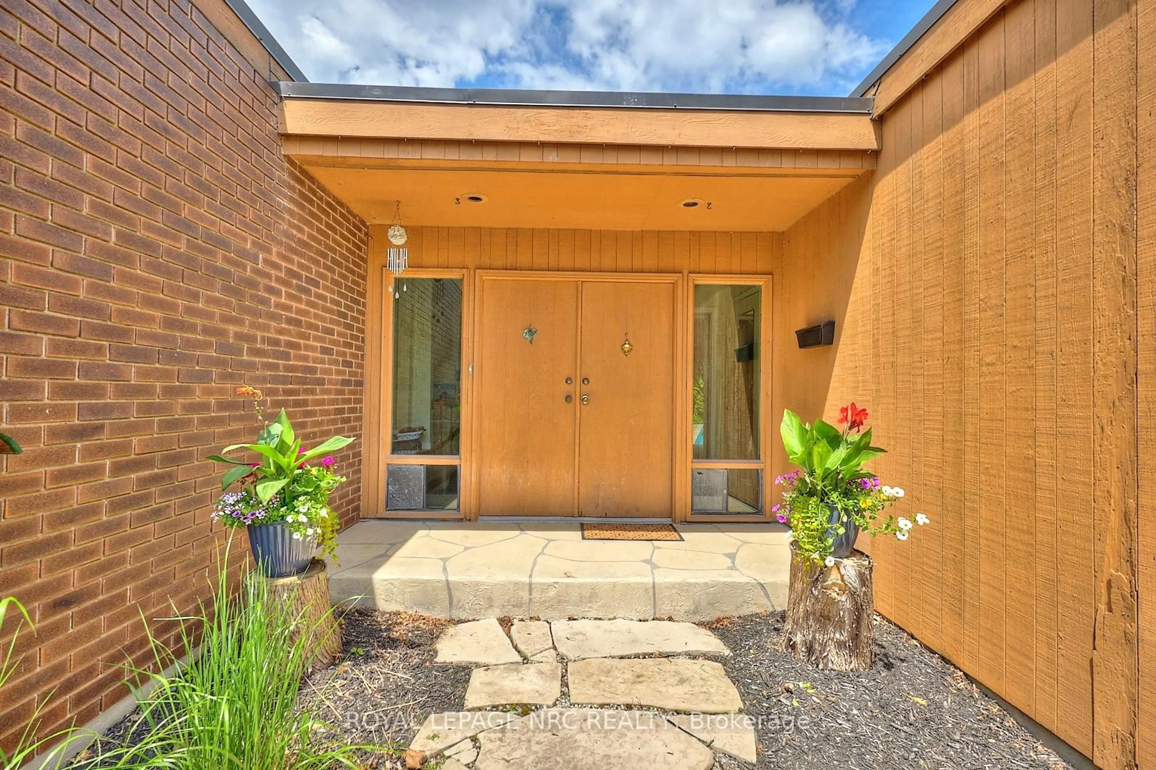 Unknown for 20 The Cedars, St. Catharines Ontario L2M 6M8