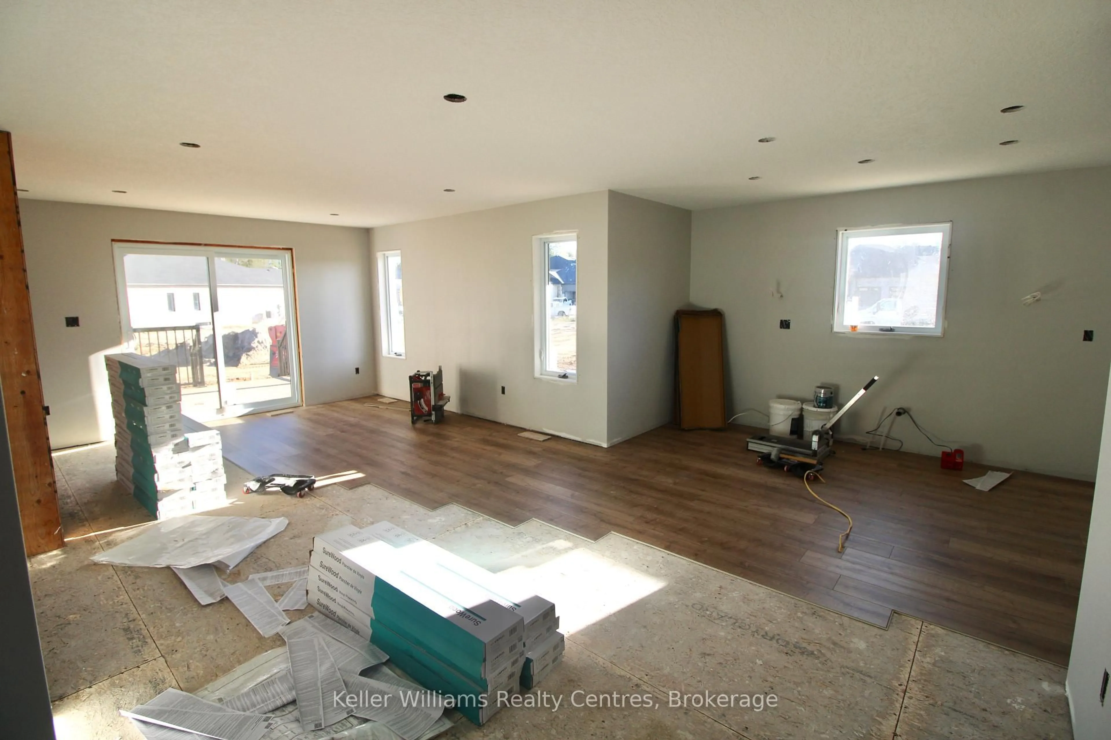 A pic of a room for 772 18TH St, Hanover Ontario N4N 0C7