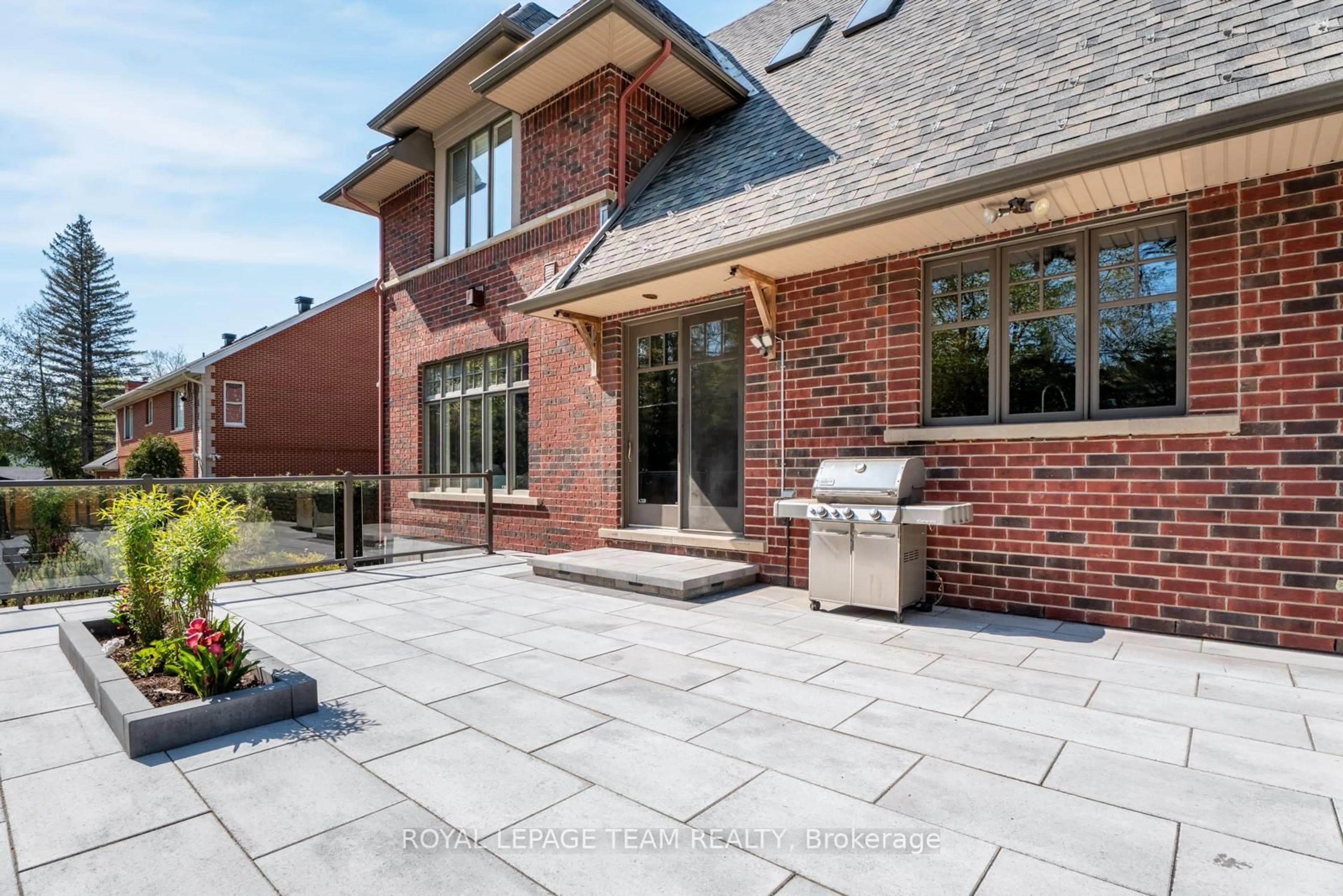 Unknown for 250 Sandridge Rd, Ottawa Ontario K1L 5A2