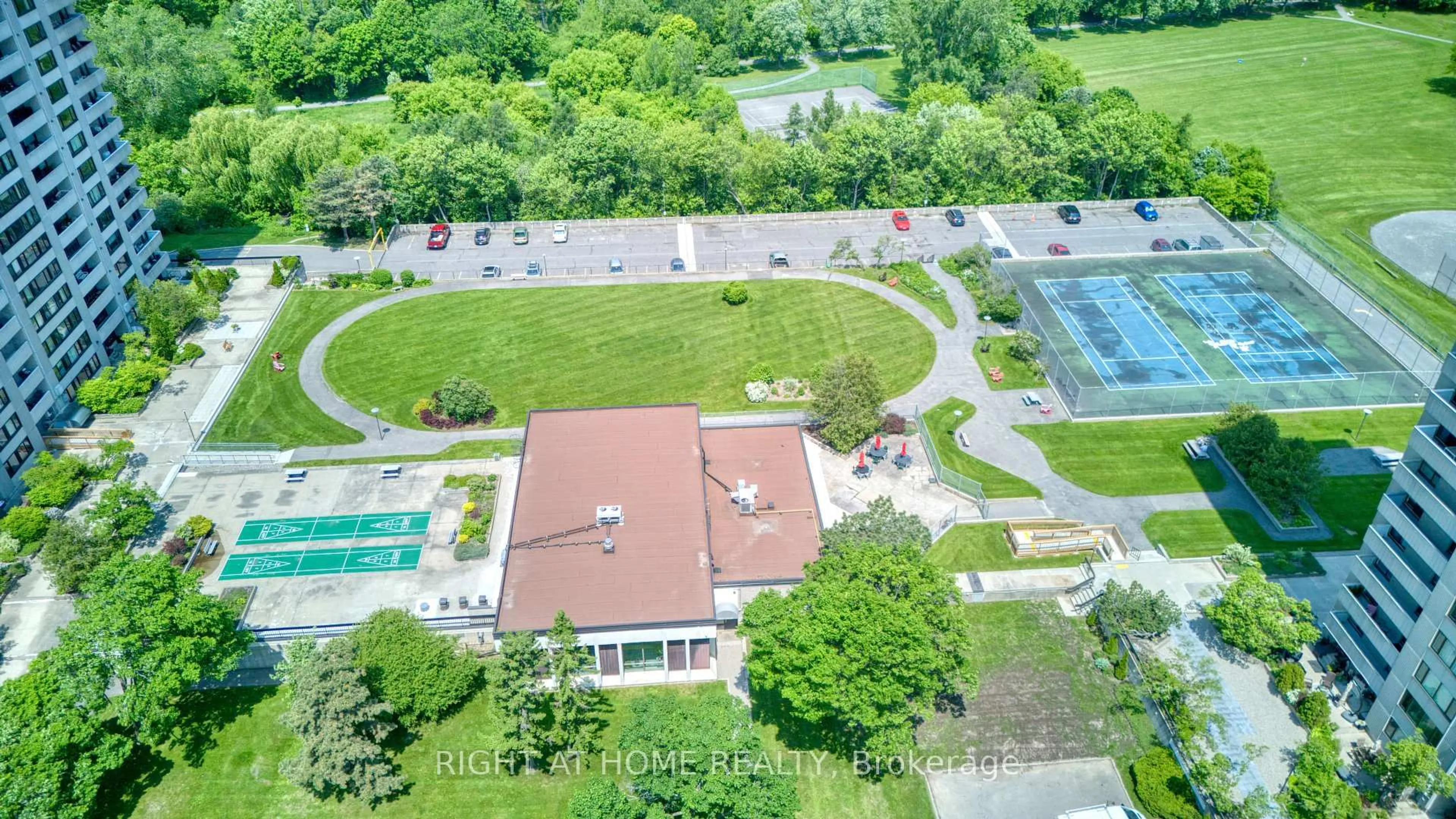 A pic from outside/outdoor area/front of a property/back of a property/a pic from drone, unknown for 2625 Regina St #1401, Ottawa Ontario K2B 5W8