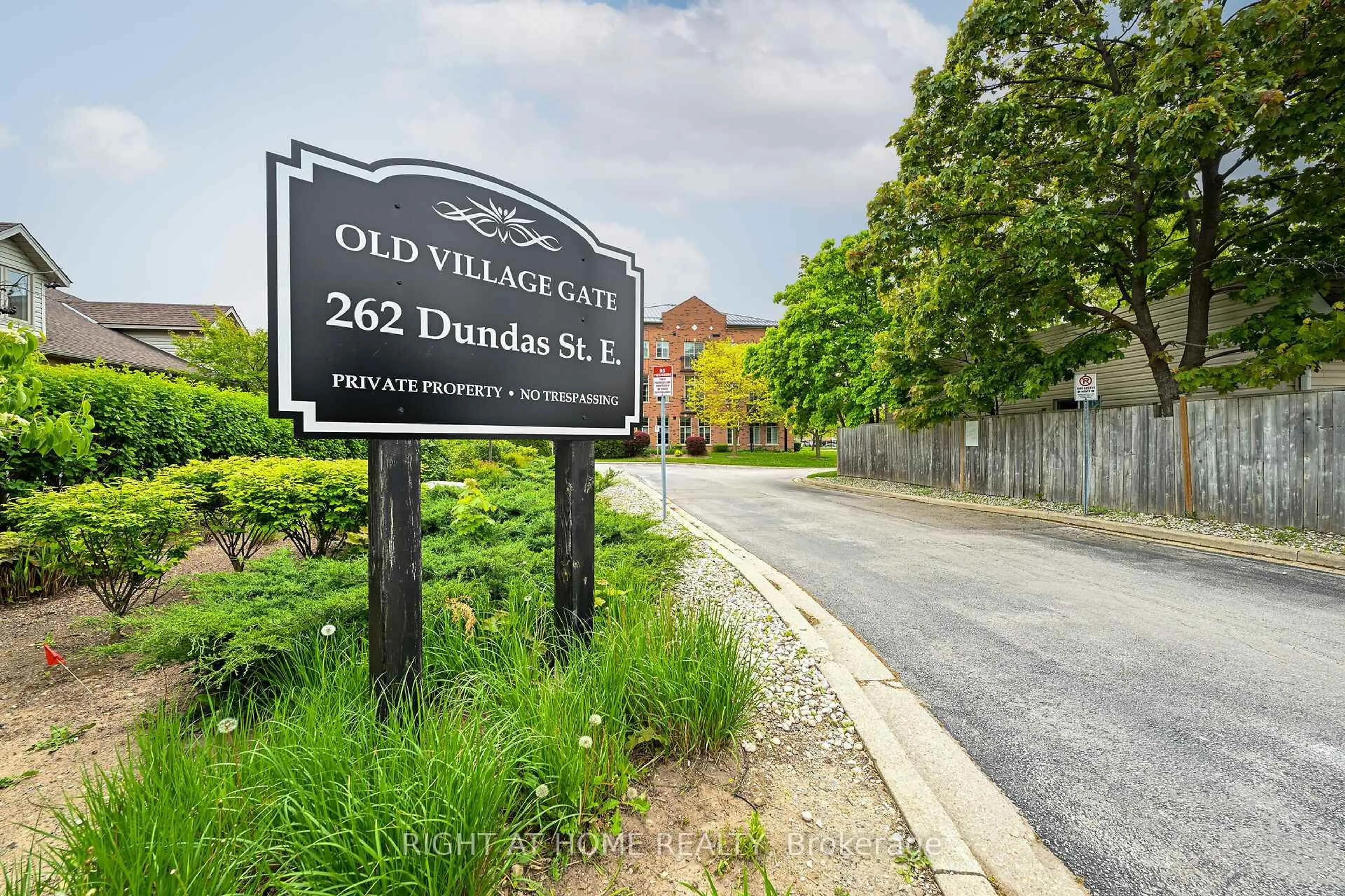 A pic from outside/outdoor area/front of a property/back of a property/a pic from drone, street for 262 Dundas St #403, Hamilton Ontario L8B 1A9