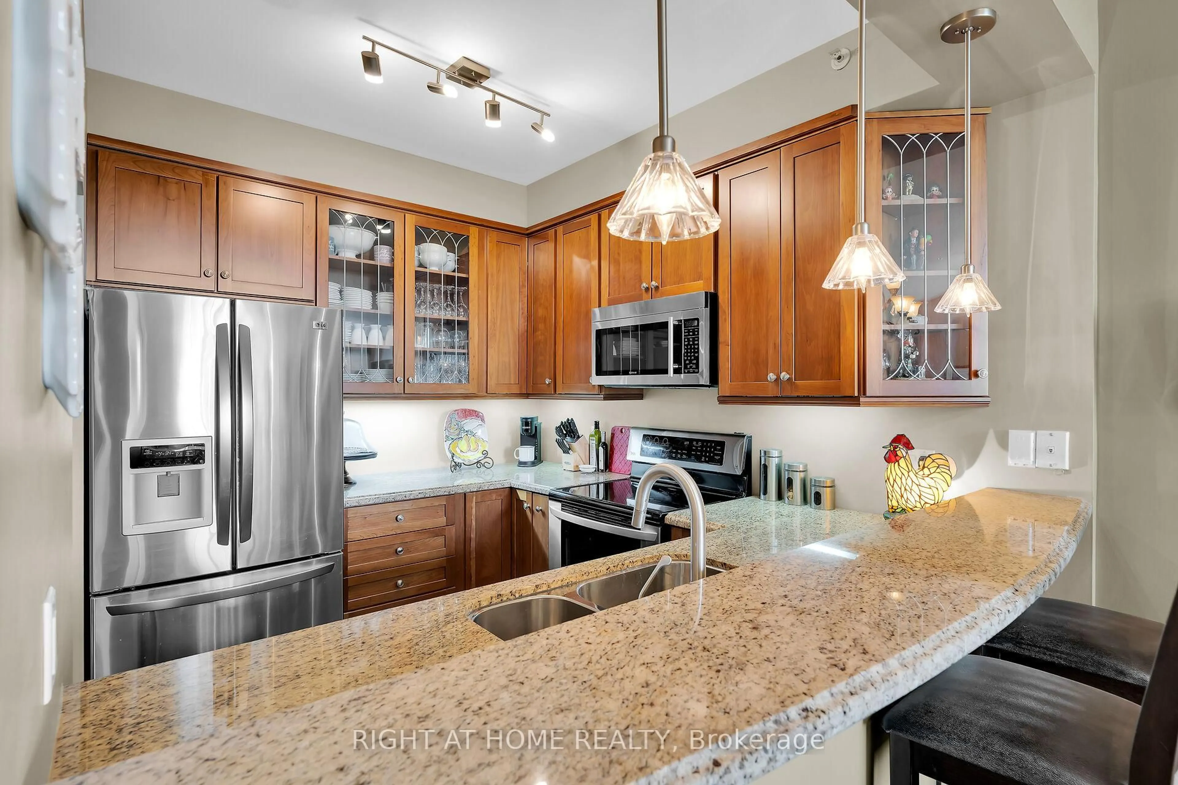 Open concept kitchen, ceramic/tile floor for 262 Dundas St #403, Hamilton Ontario L8B 1A9
