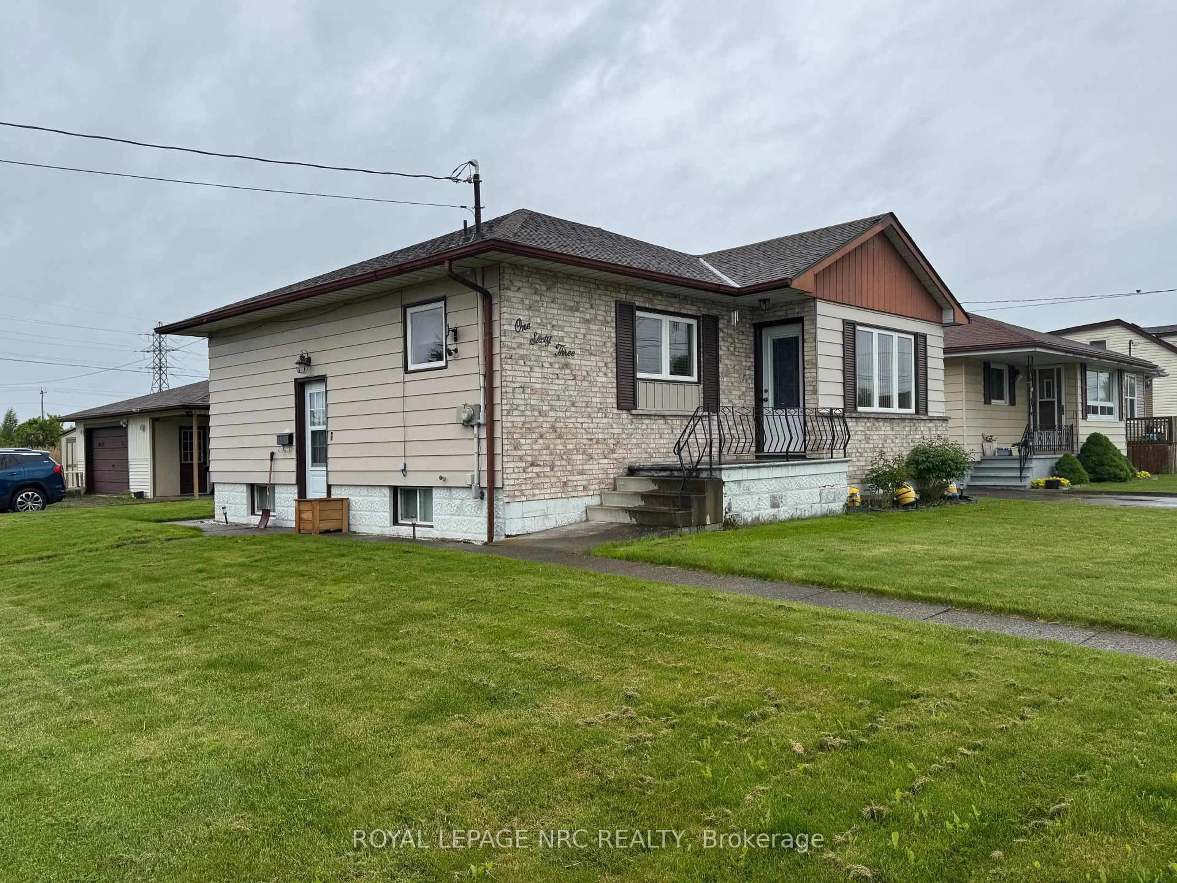 A pic from outside/outdoor area/front of a property/back of a property/a pic from drone, unknown for 163 Johnston St, Port Colborne Ontario L3K 1H2