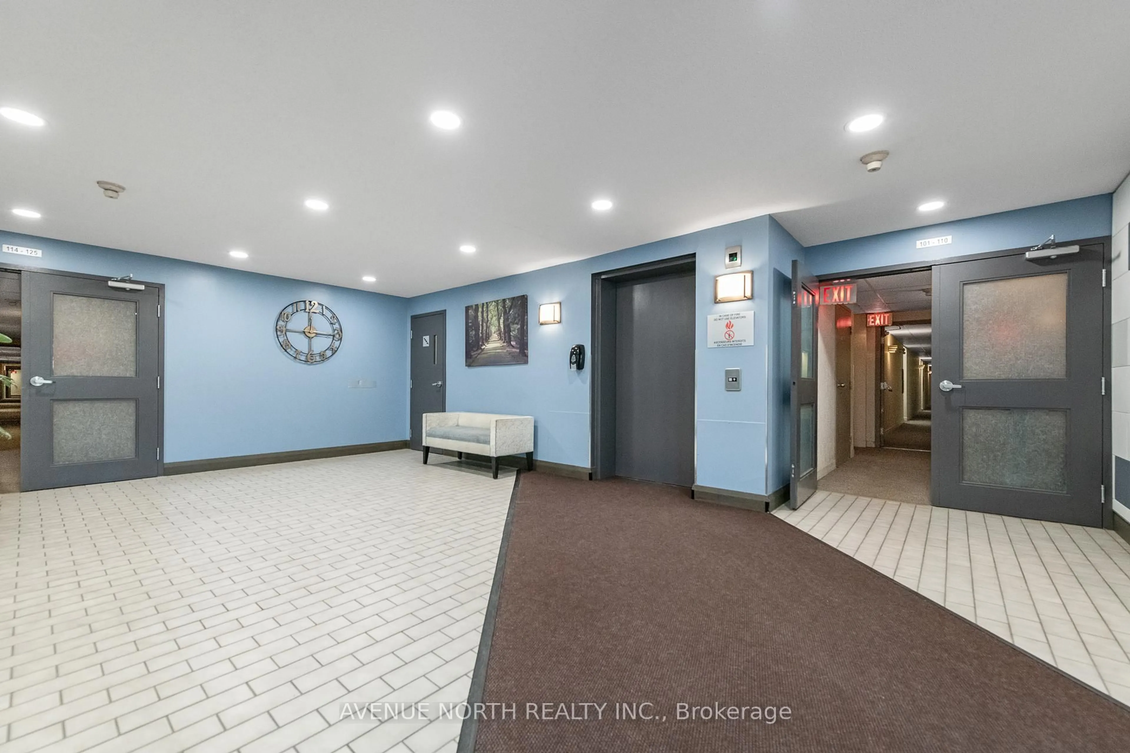 Indoor foyer for 318 Lorry Greenberg Dr #222, Ottawa Ontario K1T 2R5