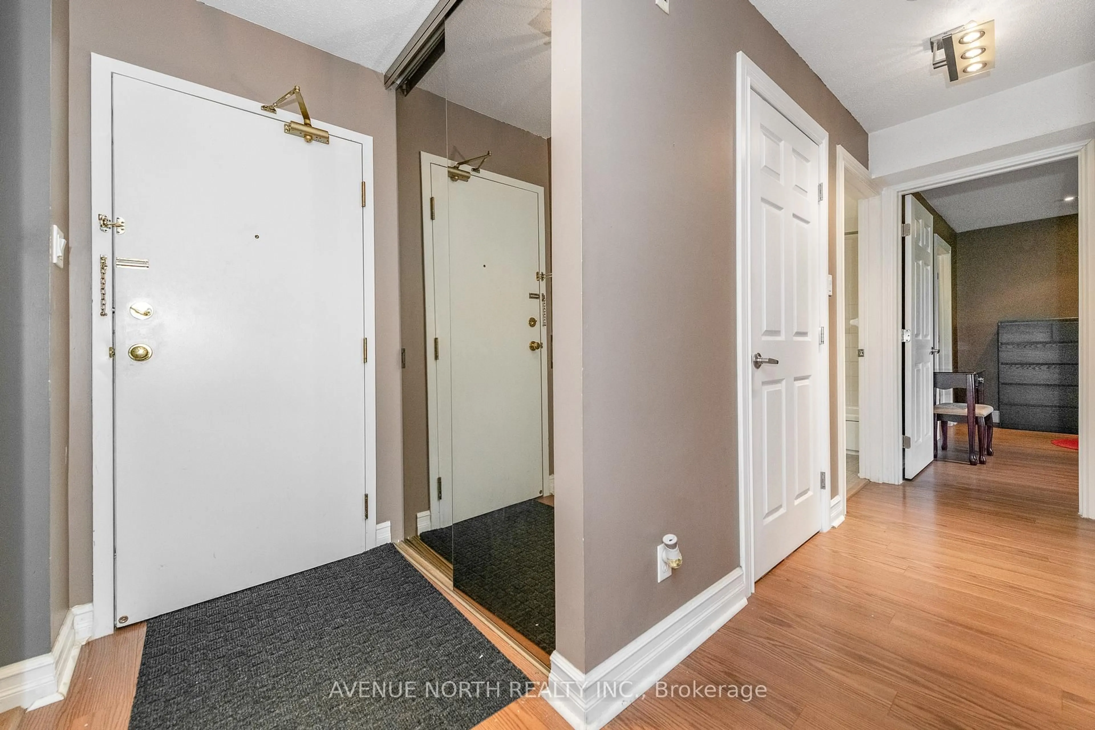 Indoor entryway for 318 Lorry Greenberg Dr #222, Ottawa Ontario K1T 2R5