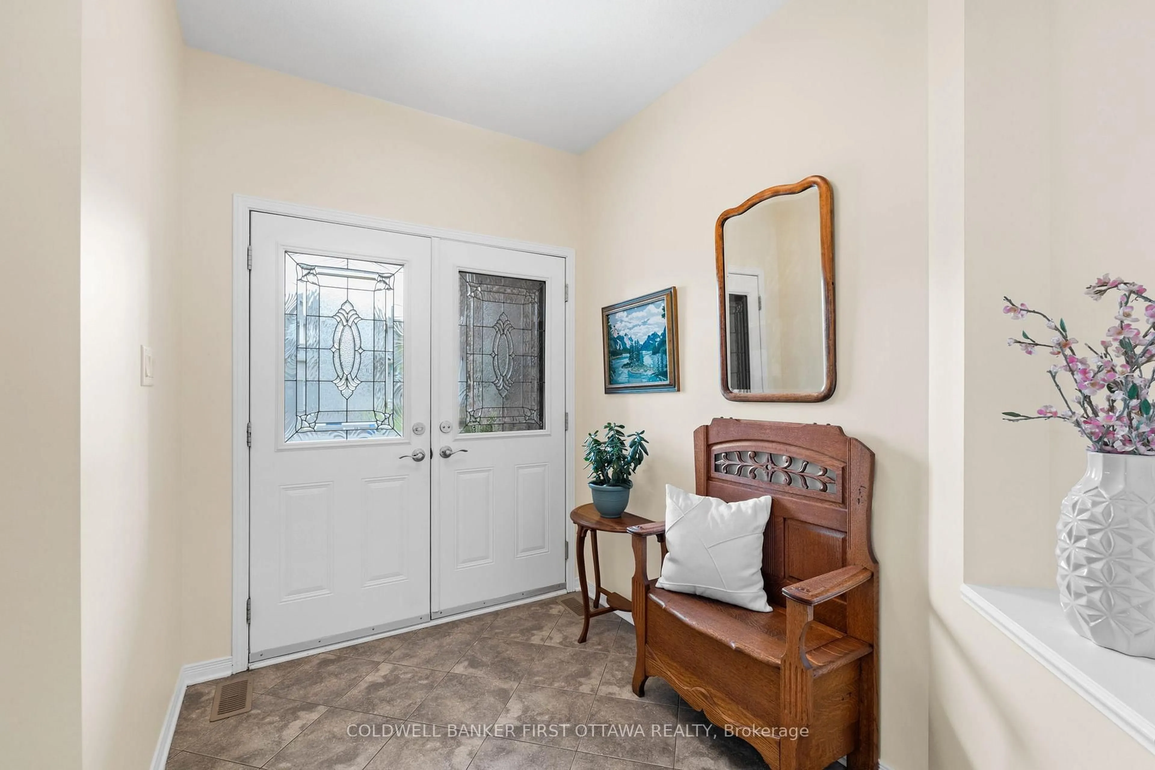Indoor entryway for 64 Moe Robillard St, Arnprior Ontario K7S 0C7