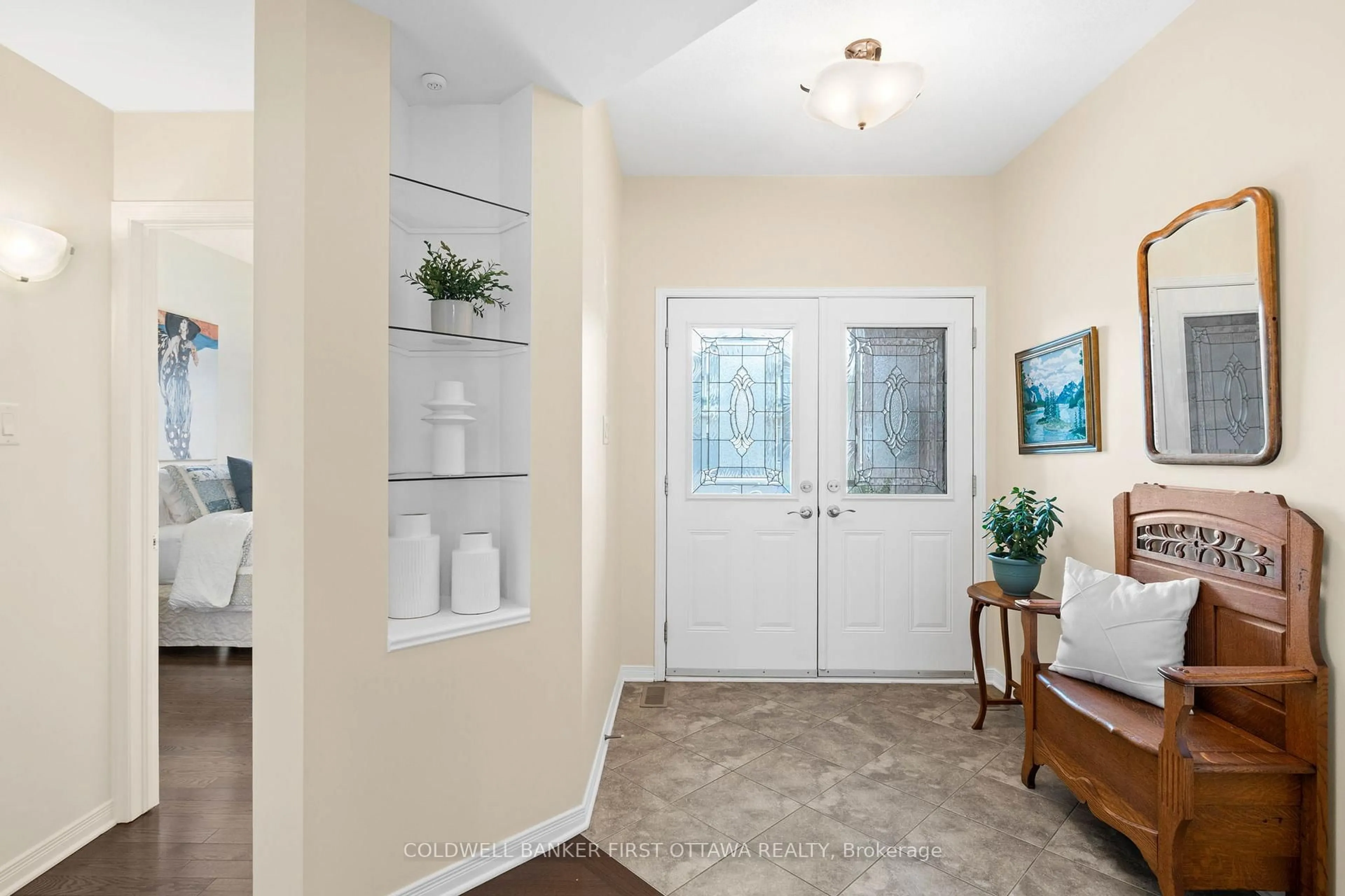 Indoor entryway for 64 Moe Robillard St, Arnprior Ontario K7S 0C7