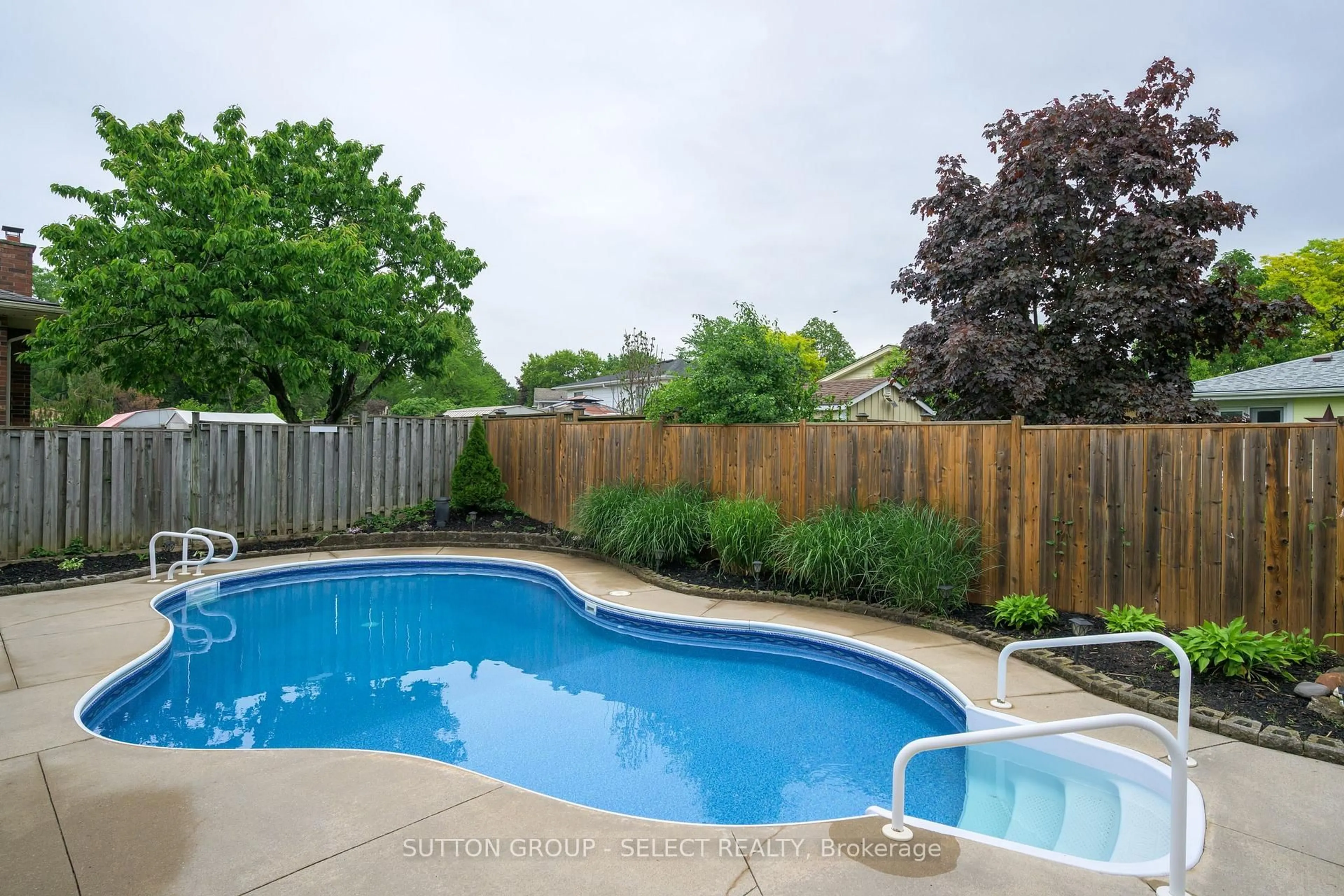 Pool for 108 Golfdale Cres, London South Ontario N6C 5P5